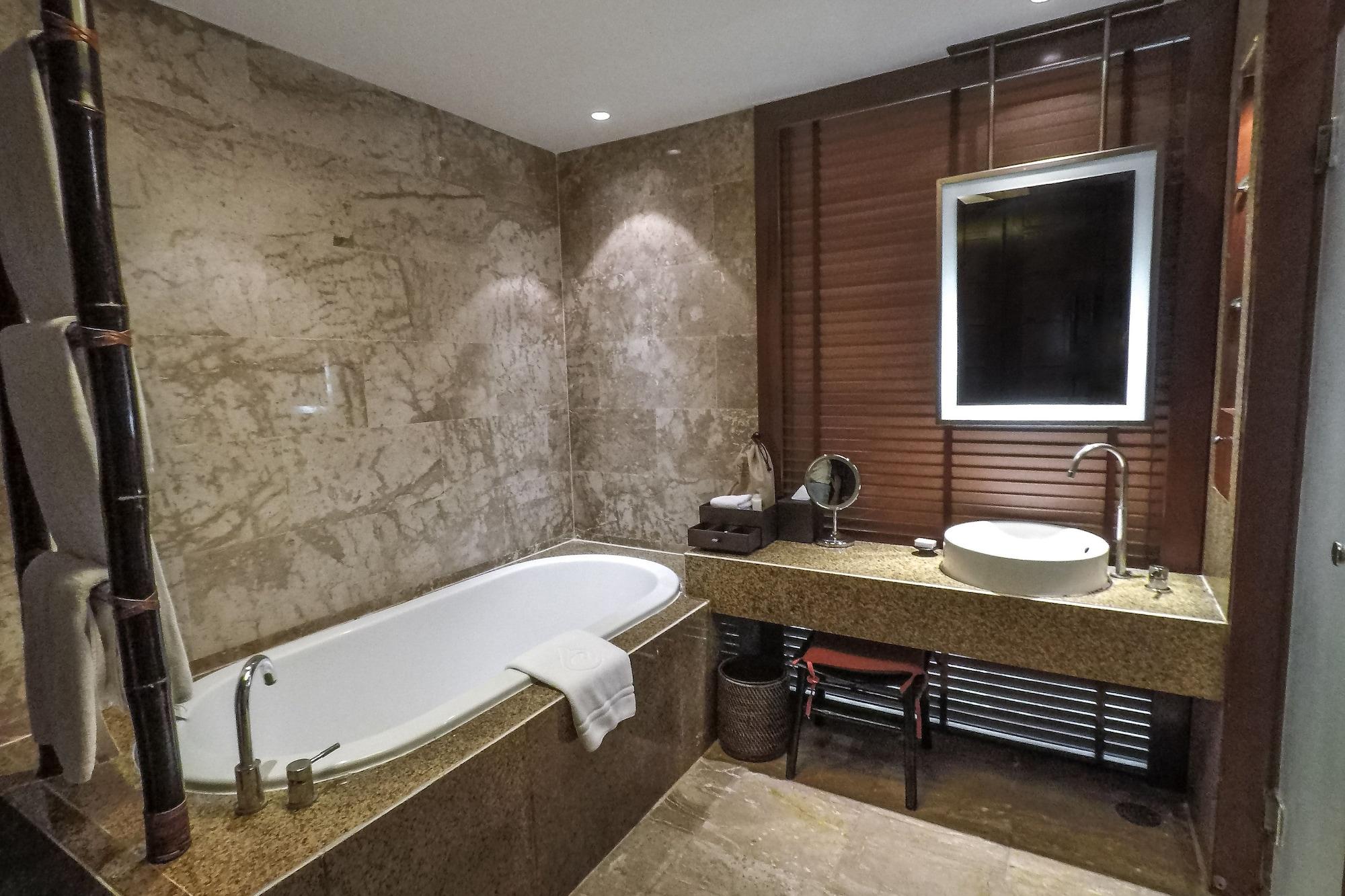 Acomodação Premium Deluxe com 2 Camas de Casal e Vista do Mar