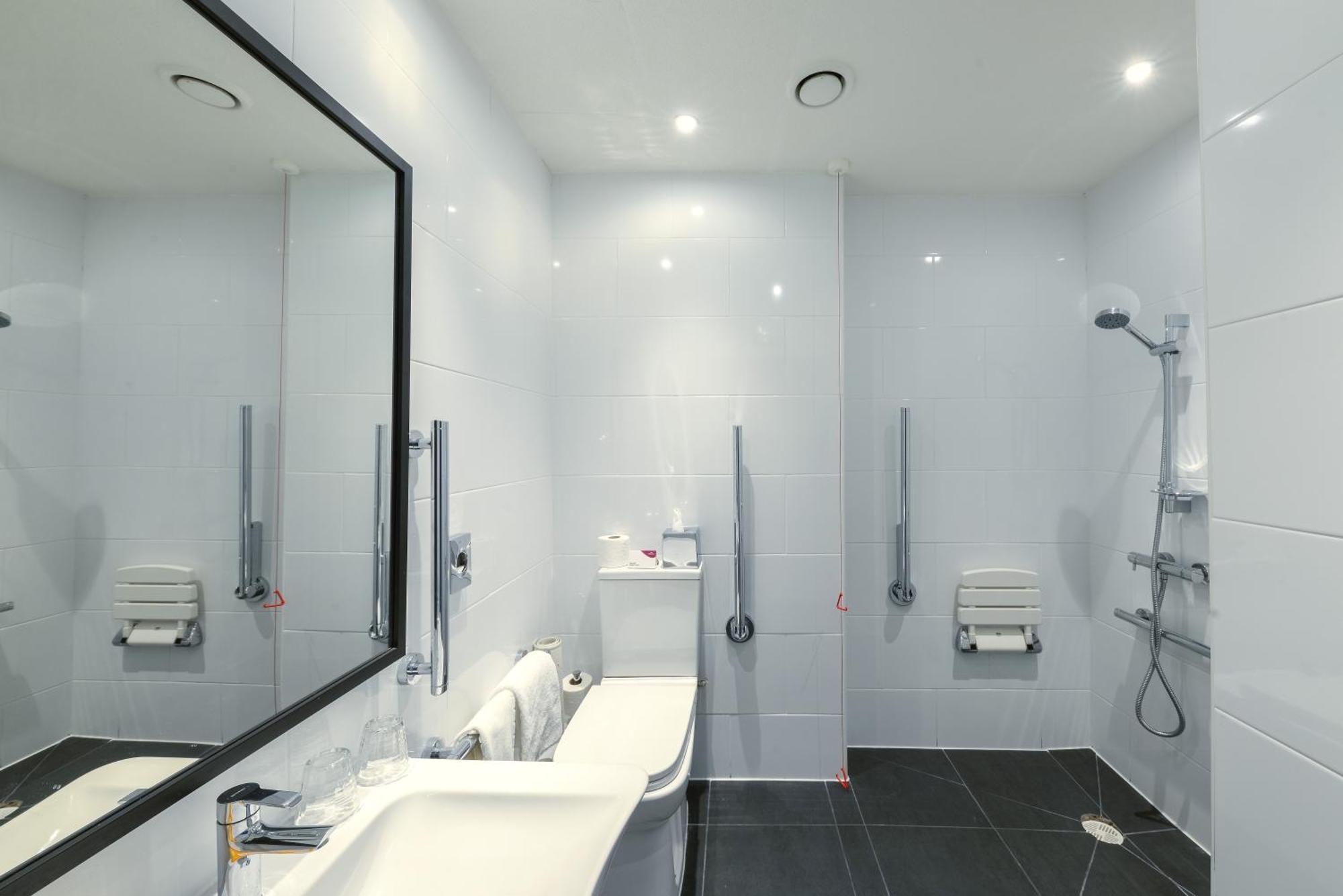 Standard Twin Room Disability Access