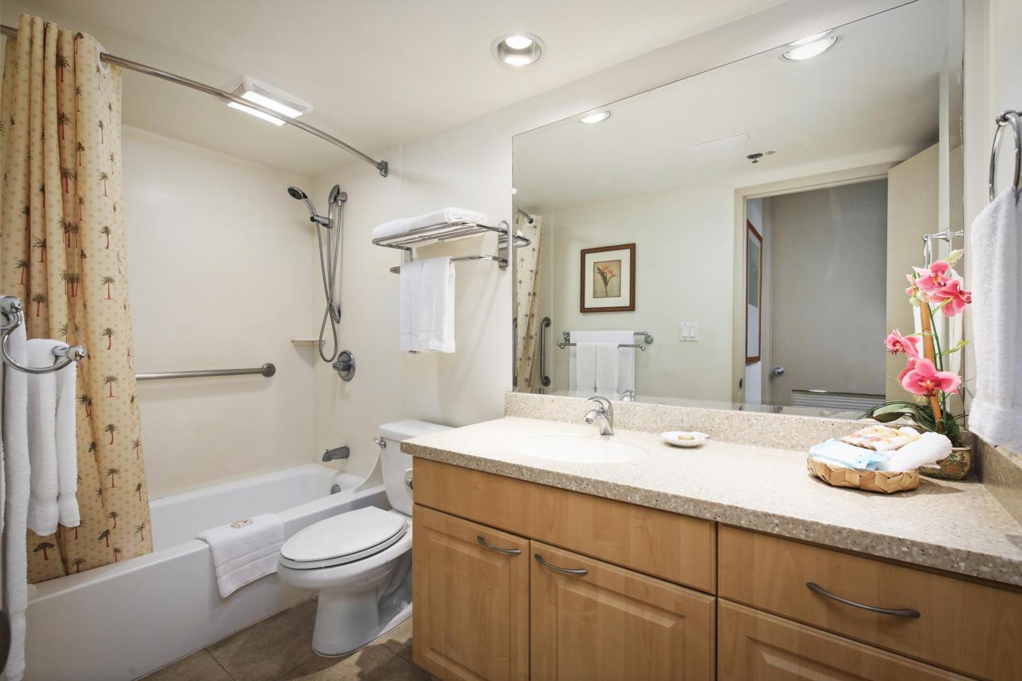 Suite de 1 dormitorio con vistas parciales al mar