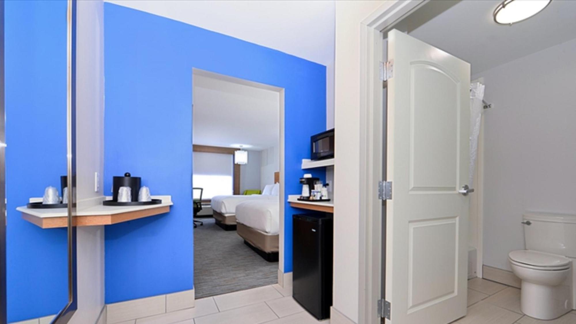 Standard Room with Two Queen Beds