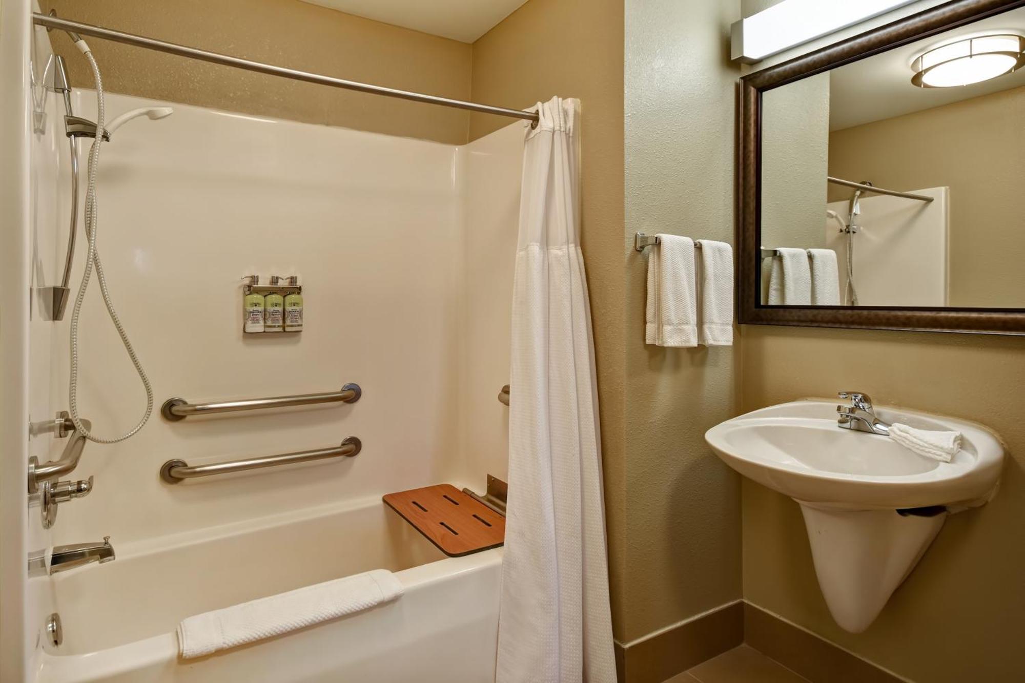 Queen Studio - Disability Access Tub