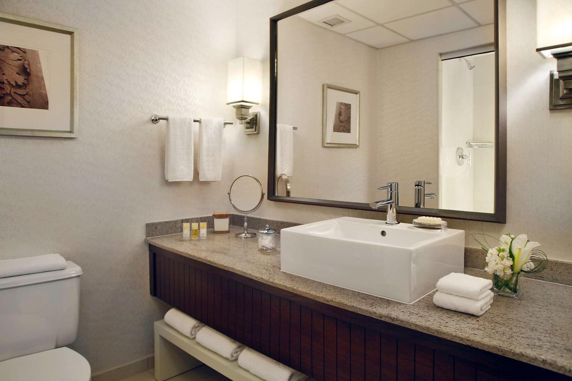 Habitación Doble con 2 camas dobles y bañera accesible - Adaptada para personas con discapacidad