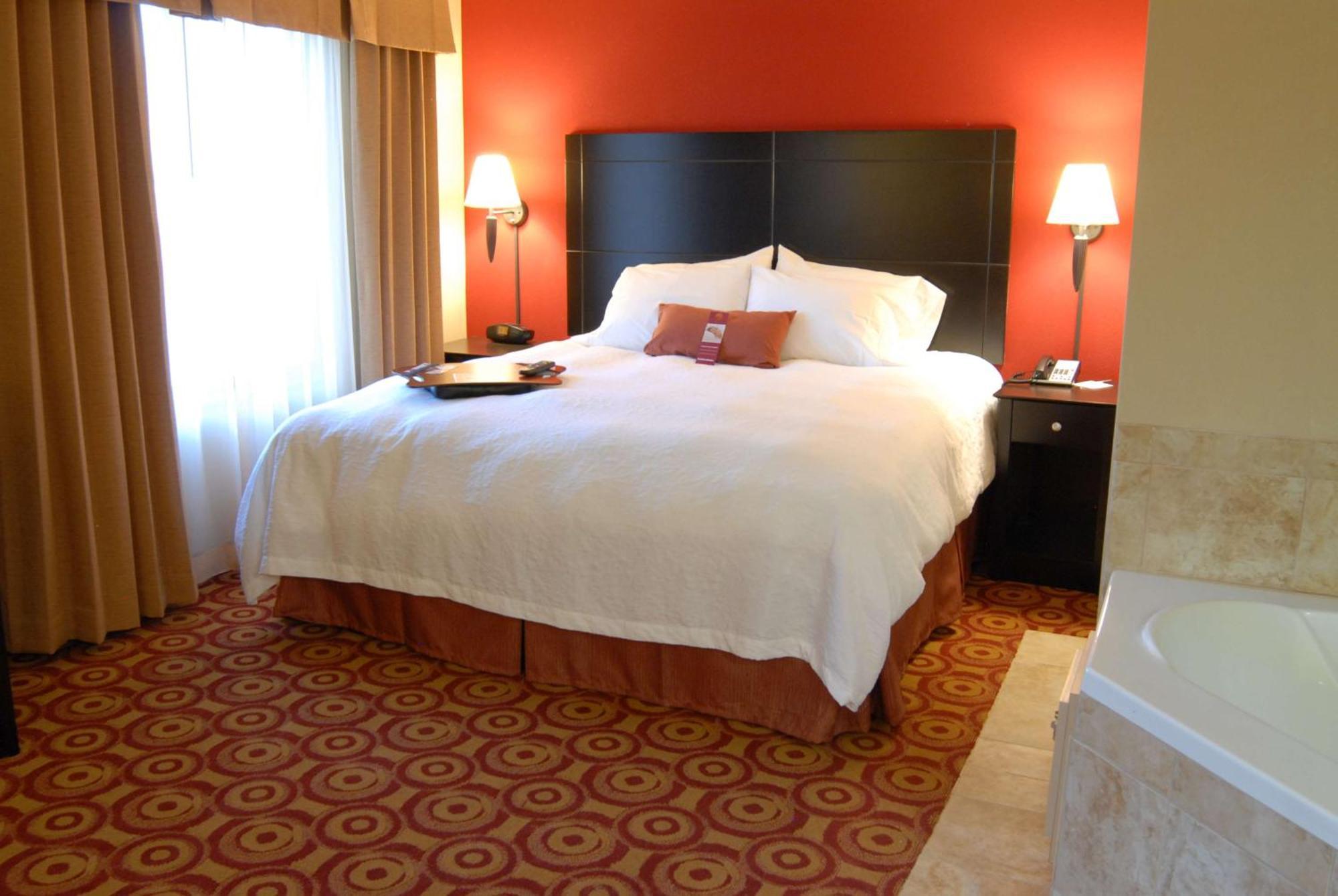 King Studio Suite with Whirlpool - Non-Smoking
