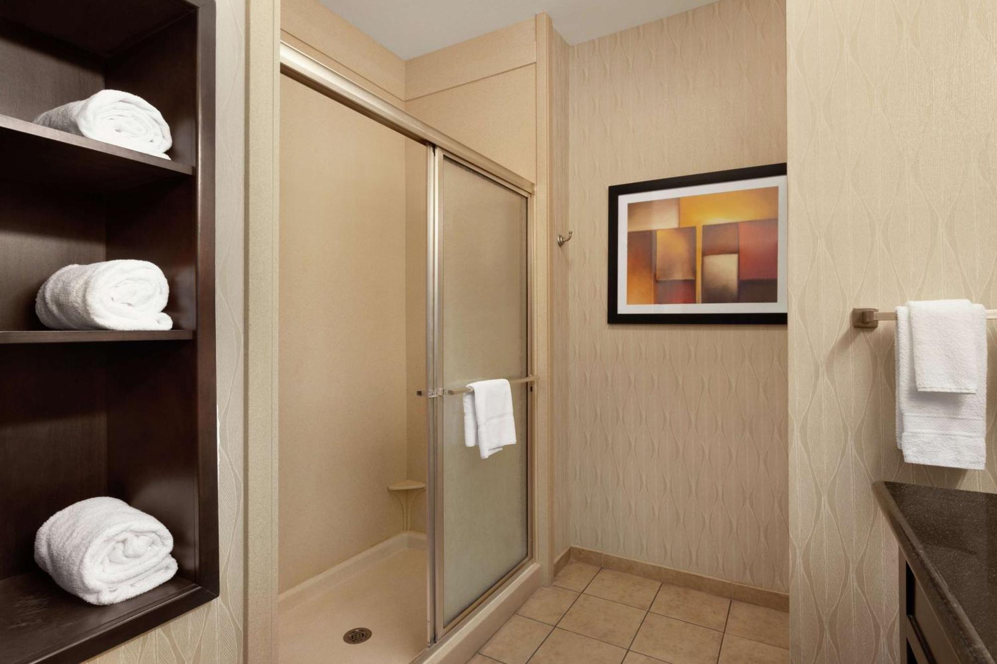 King Room with King Bed - Non-Smoking
