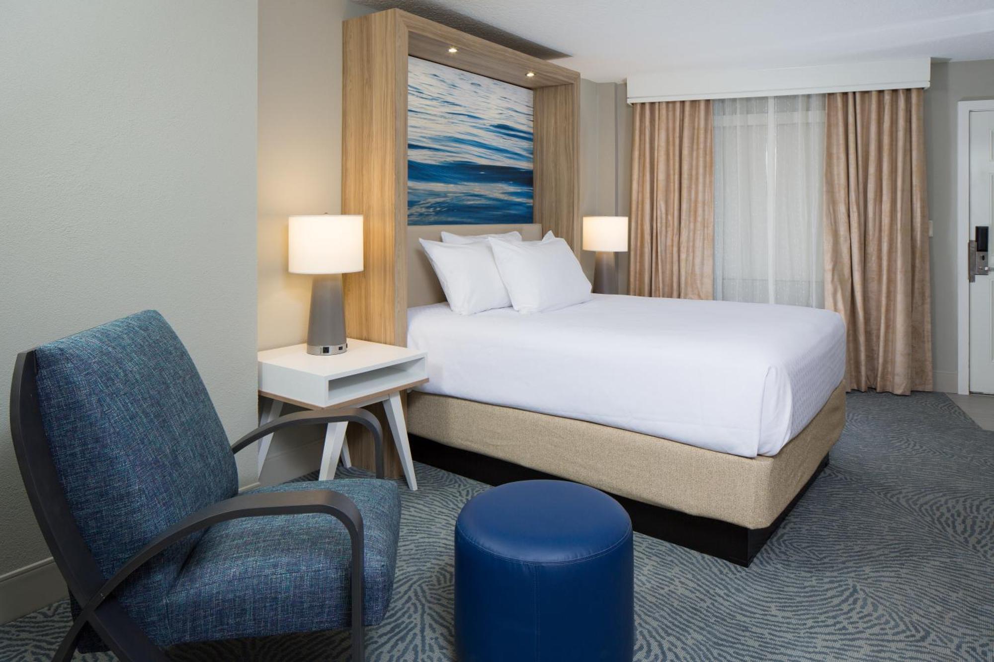 Standard Queen Room Balcony Oceanfront