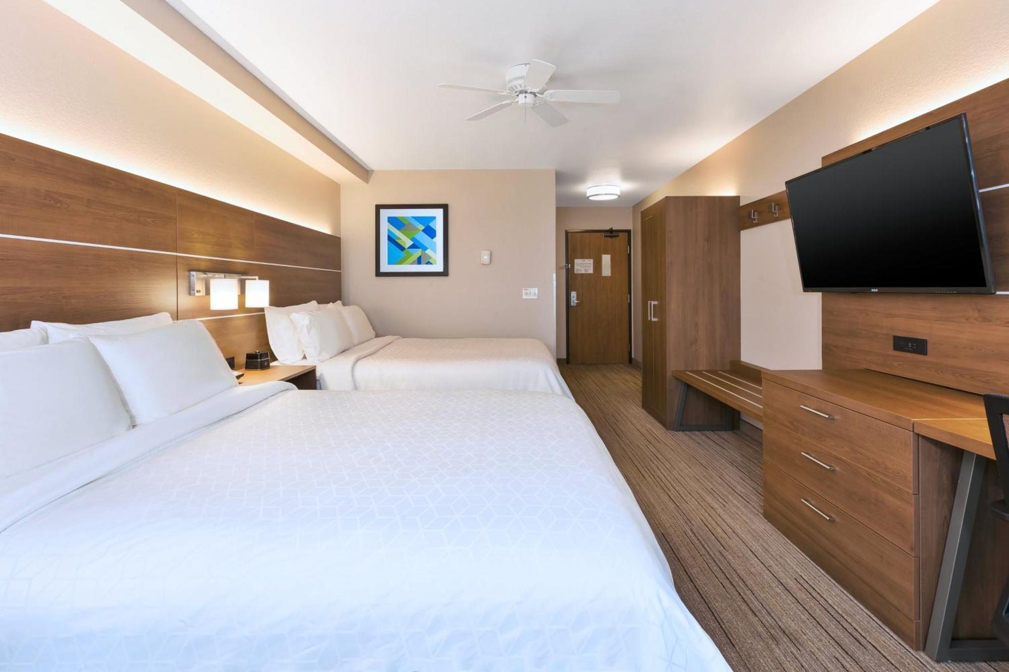 Queen Suite with Two Queen Beds
