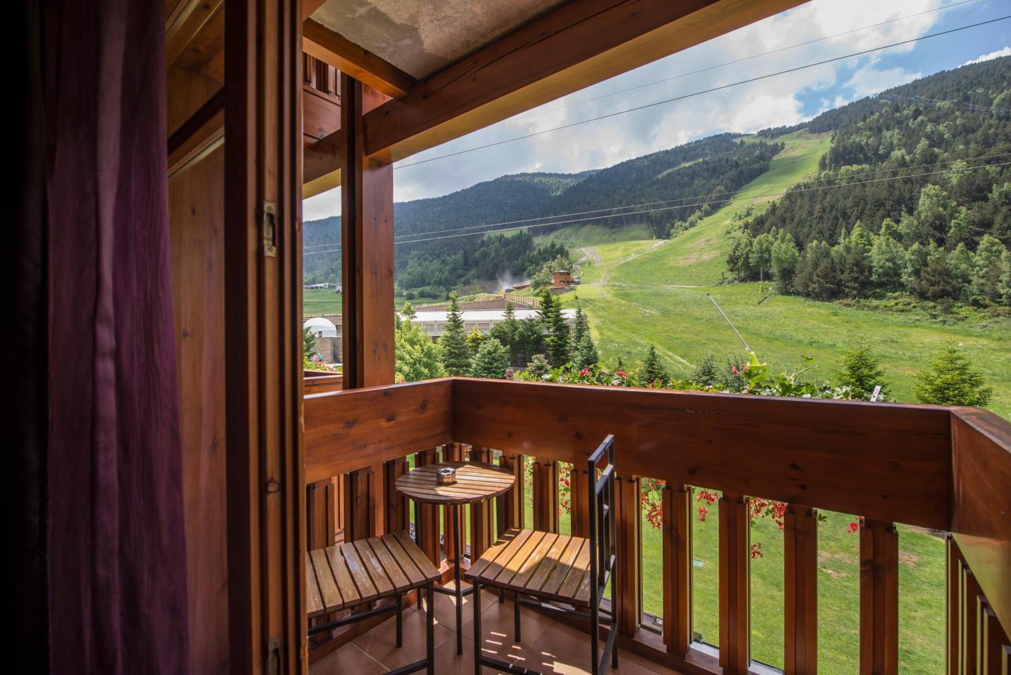Triple Room with Ski Slopes views