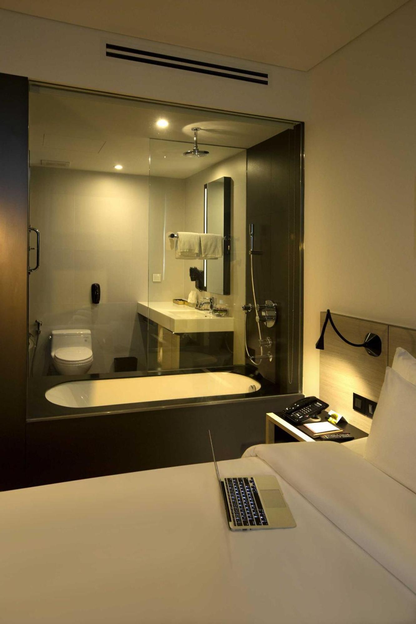 Deluxe Double or Twin Room Room Only,373787572:JPEG
