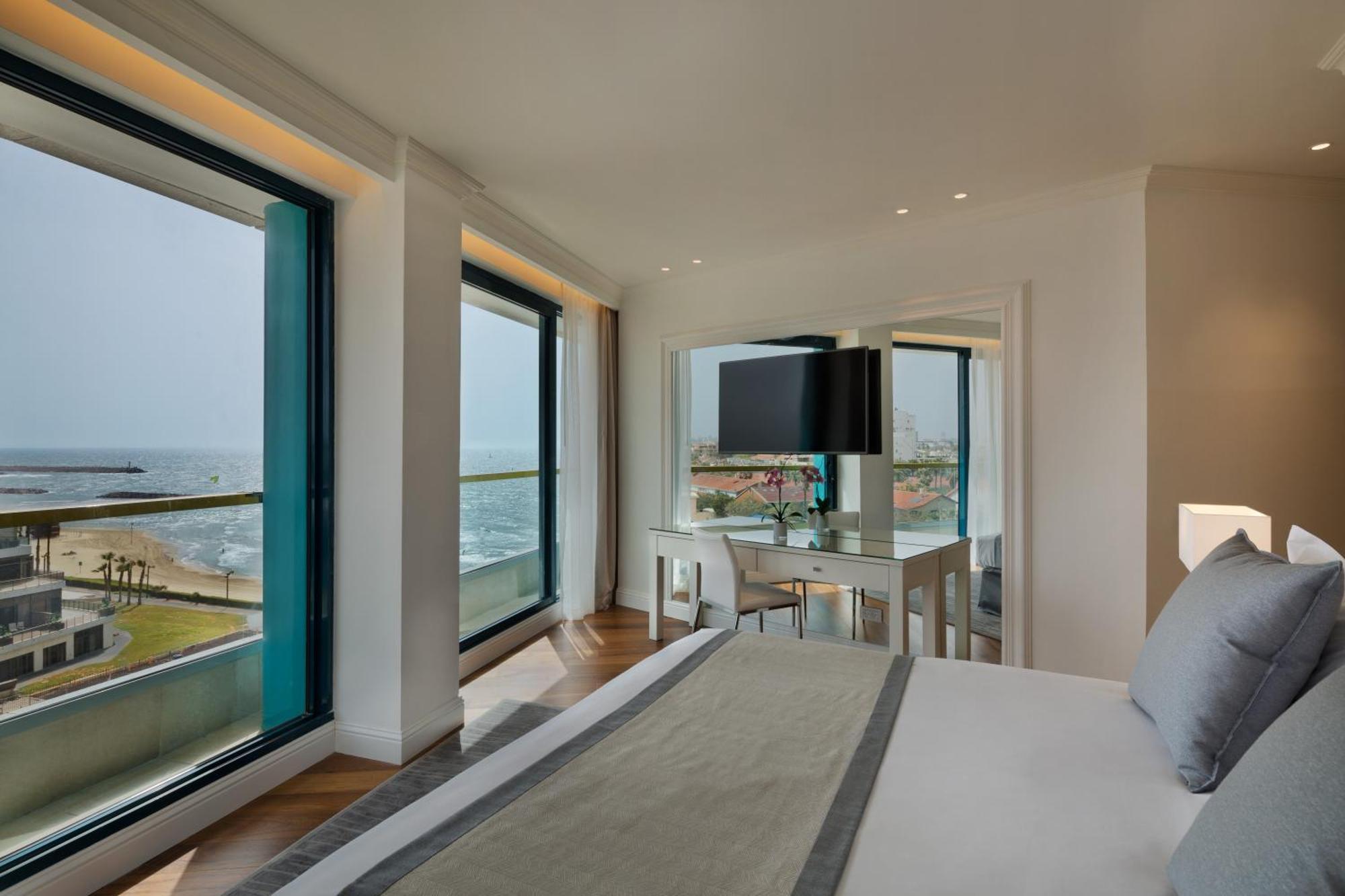 Deluxe Room with Partial Sea View