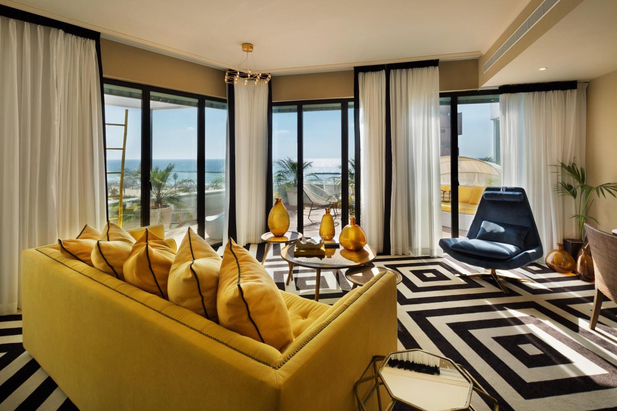 Penthouse studio outdoor Hot Tub