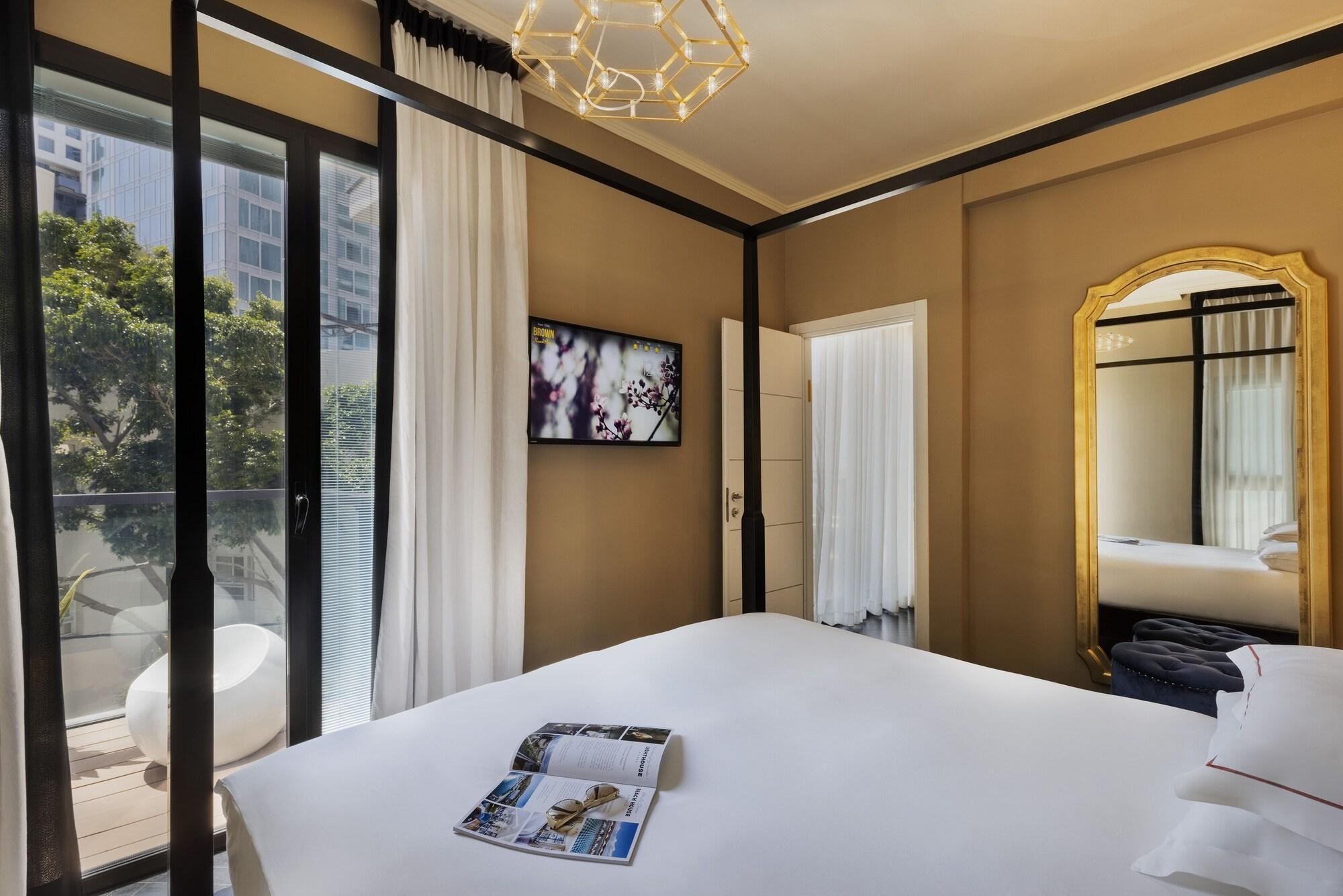 Deluxe One-Bedroom Suite