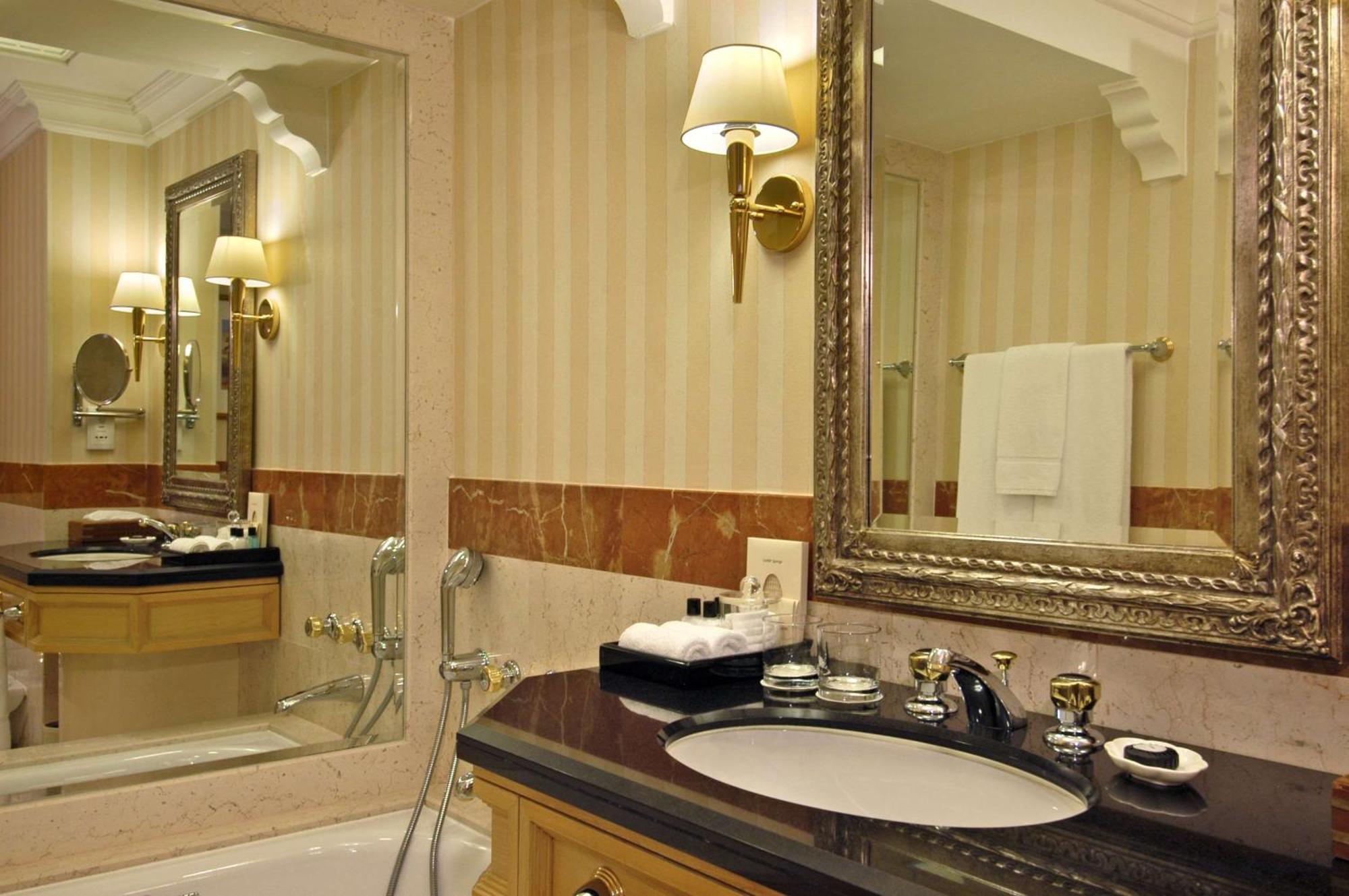 Twin Room Club Access