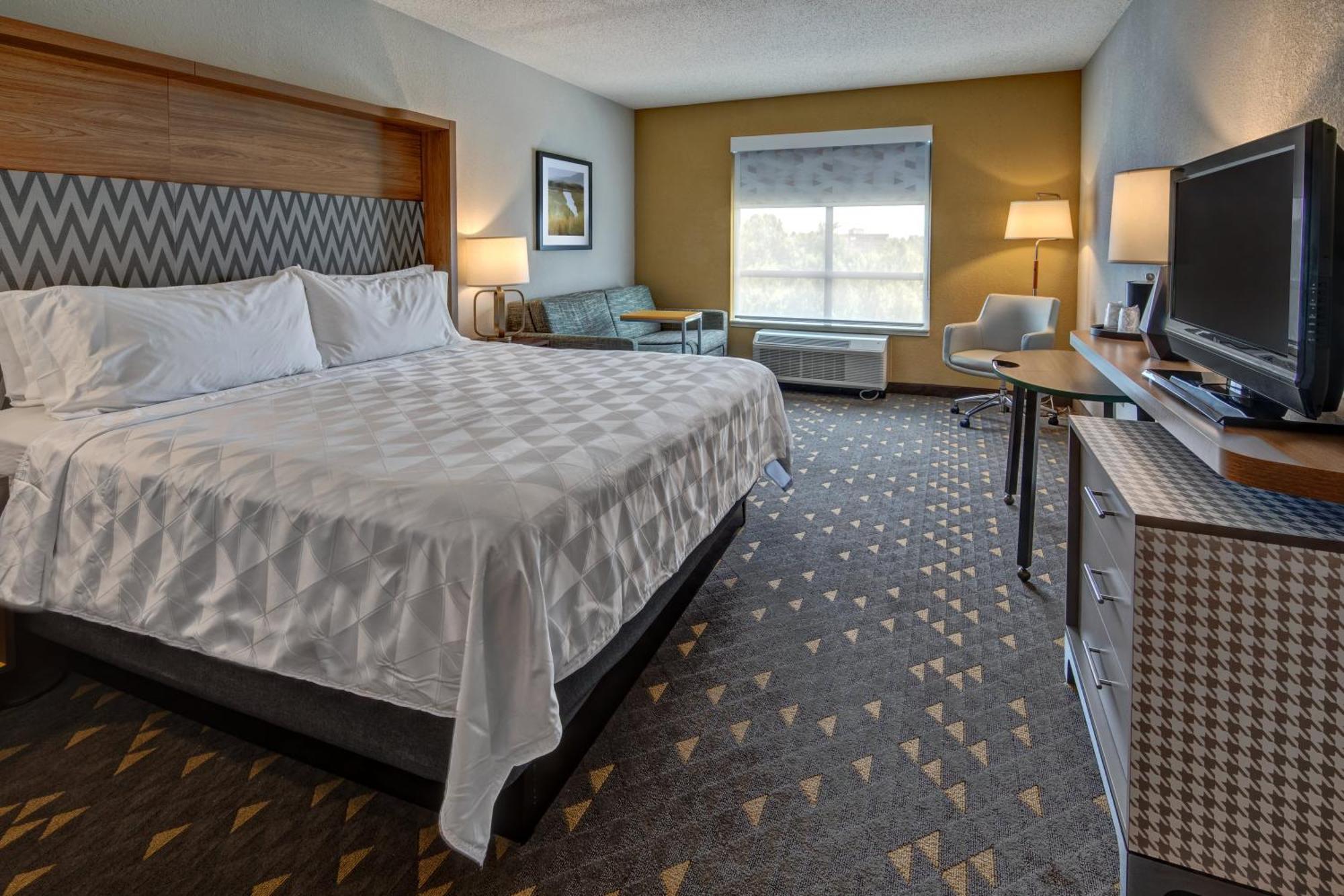 Standard King Room with Mobility Accessible Tub