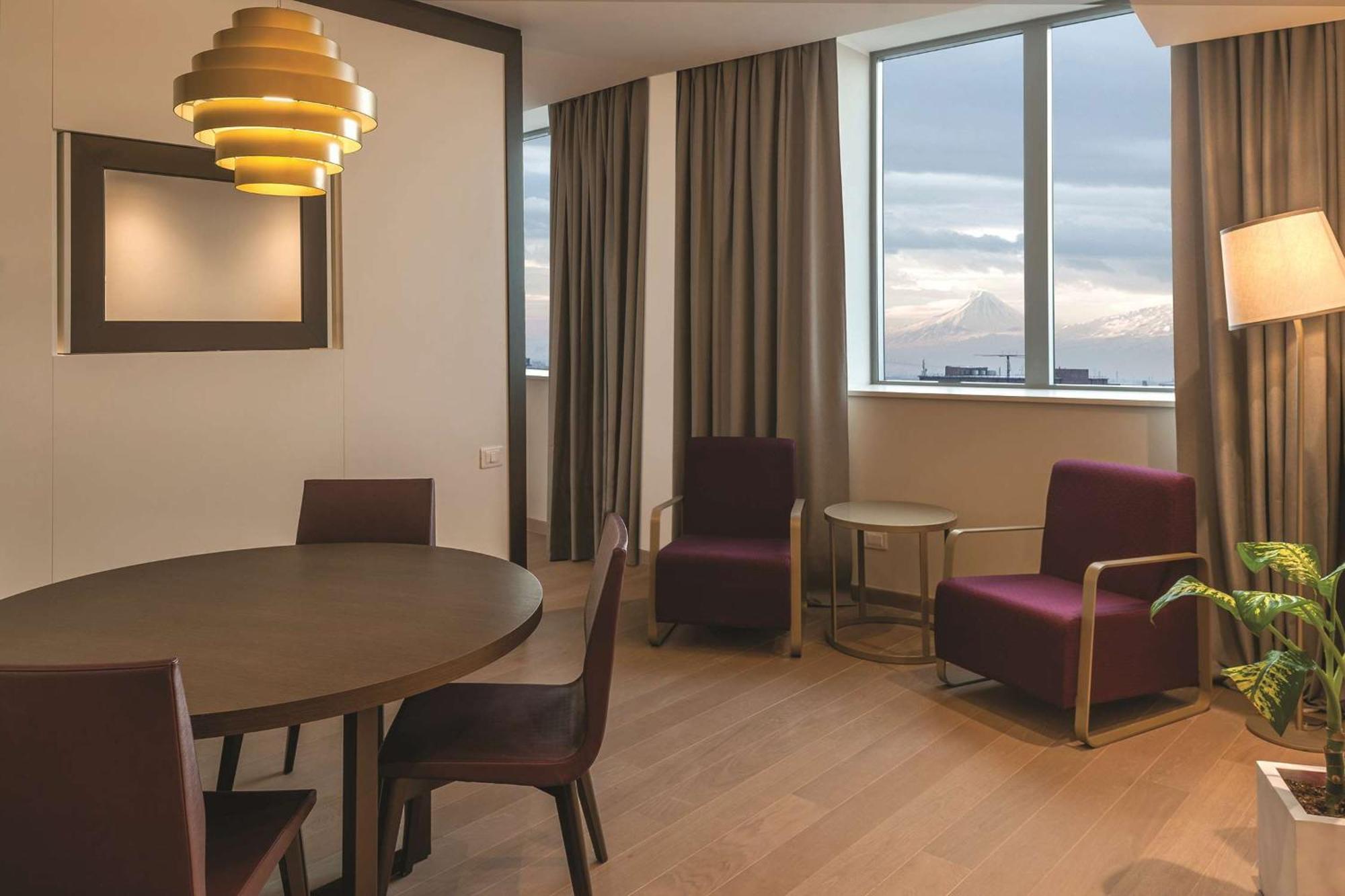 One-Bedroom King Suite