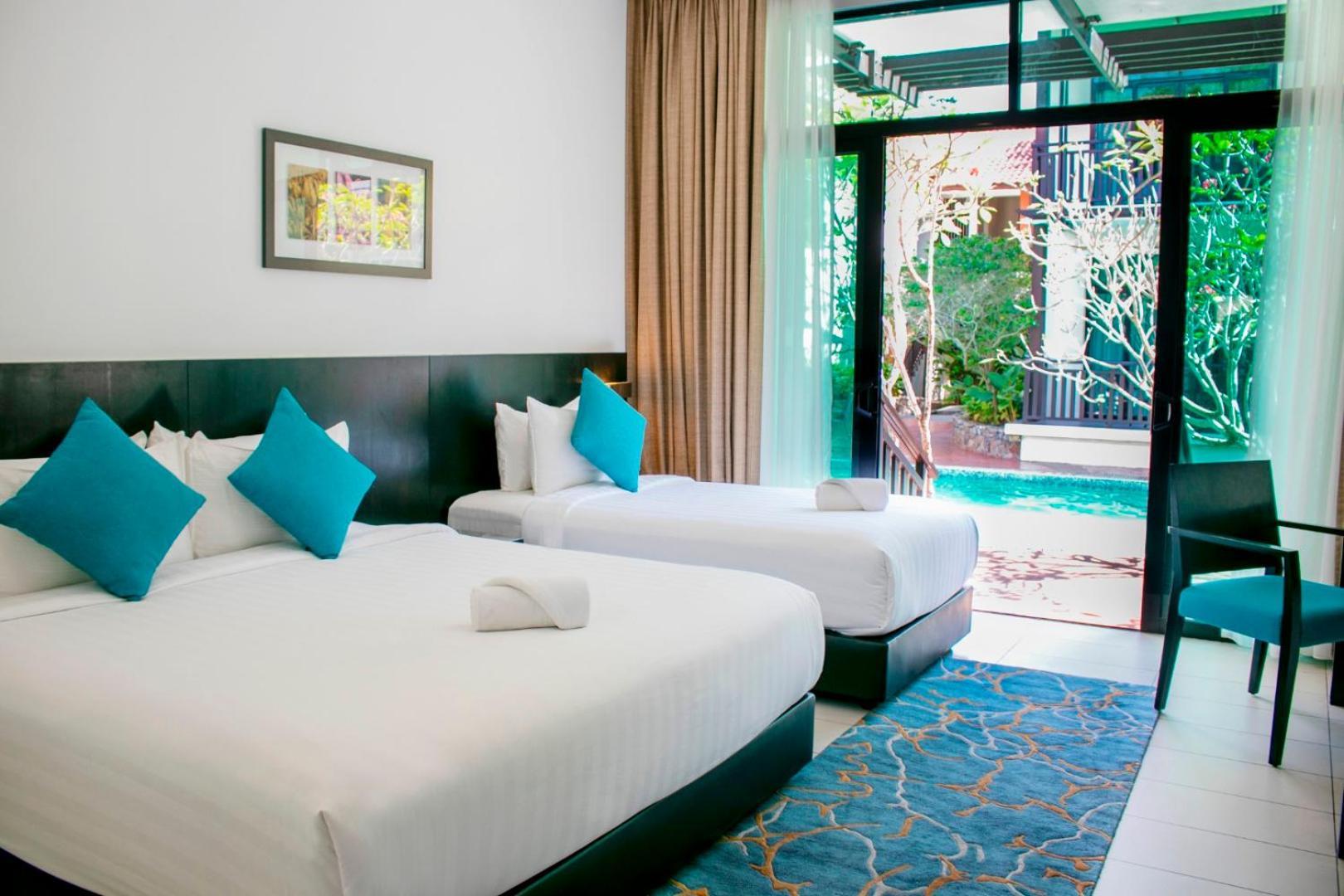 Premier Pool View Room
