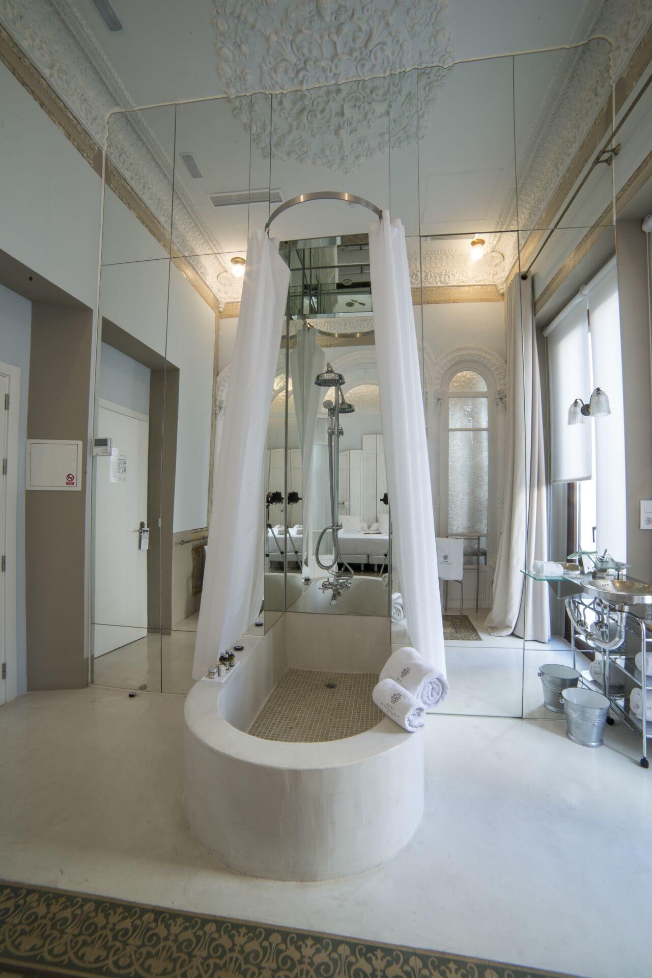 Deluxe Double Room Bath
