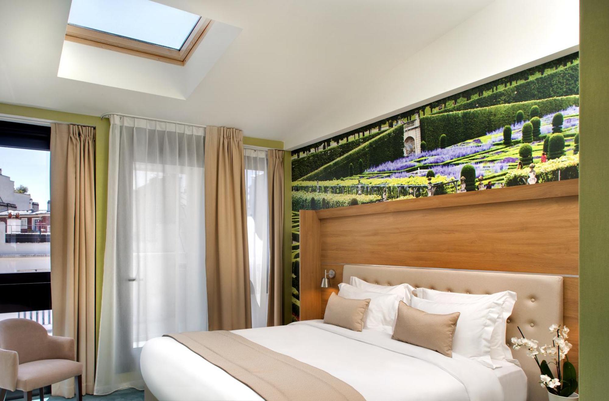 Eiffel Tower Suite