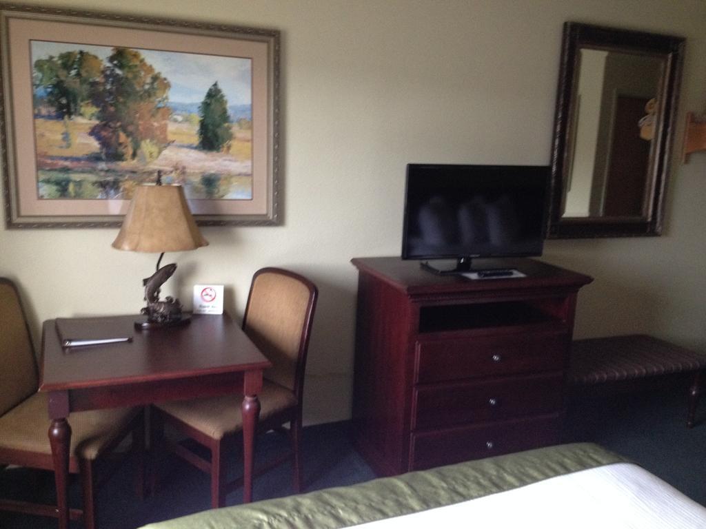 King Room - Non-Smoking