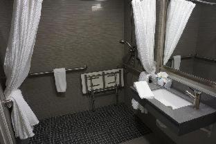 Queen Room with Roll-In Shower - Disability Access/Non-Smoking