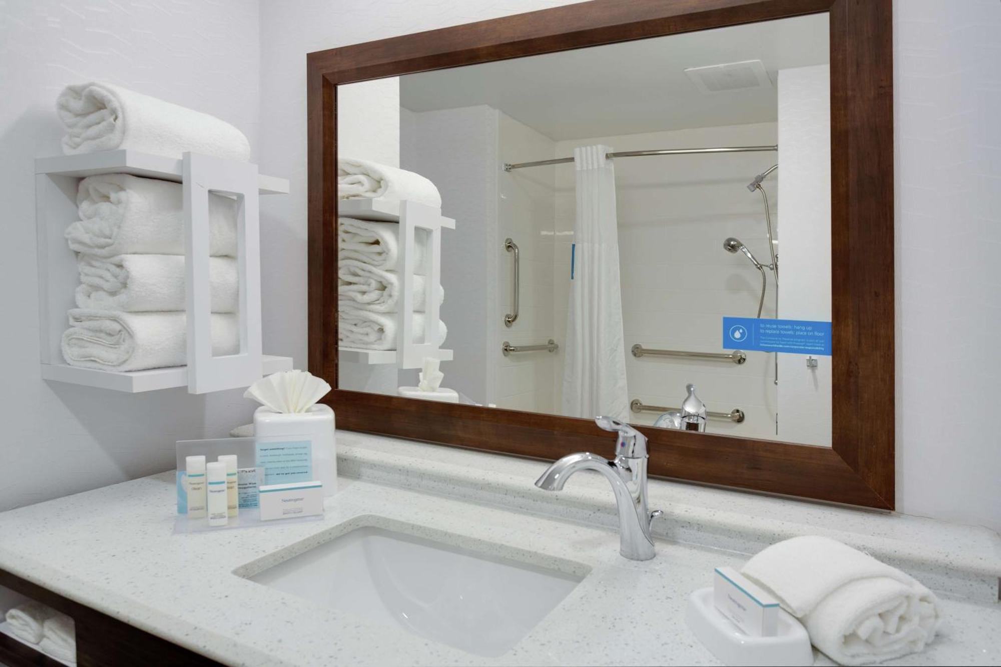 Queen Room with Two Queen Beds - Mobility and Hearing Access/Non-Smoking