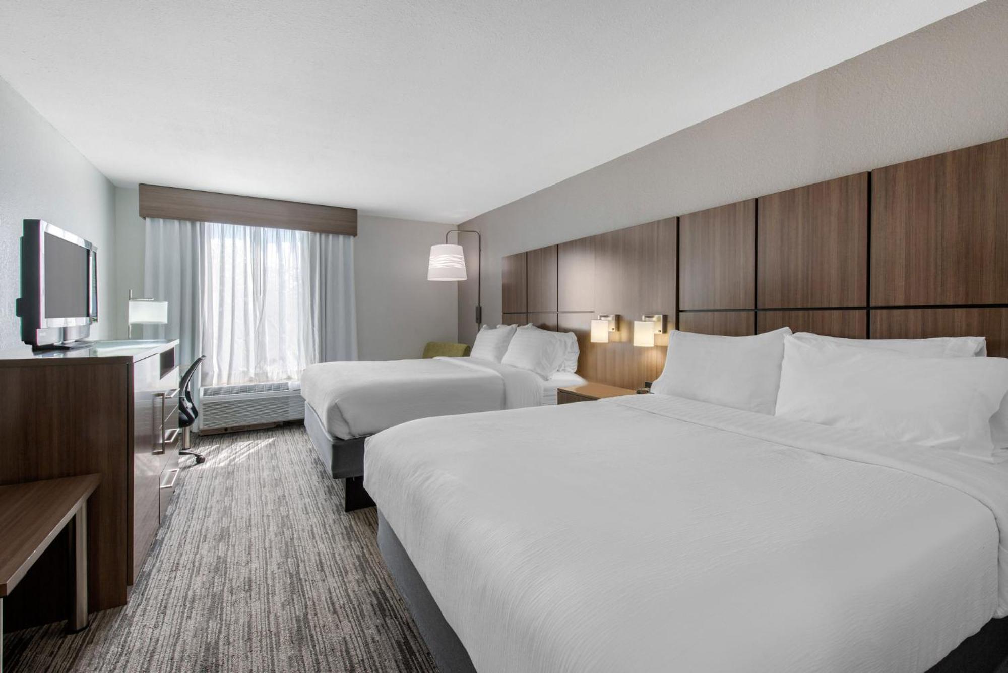 Standard Queen Room with Two Queen Beds