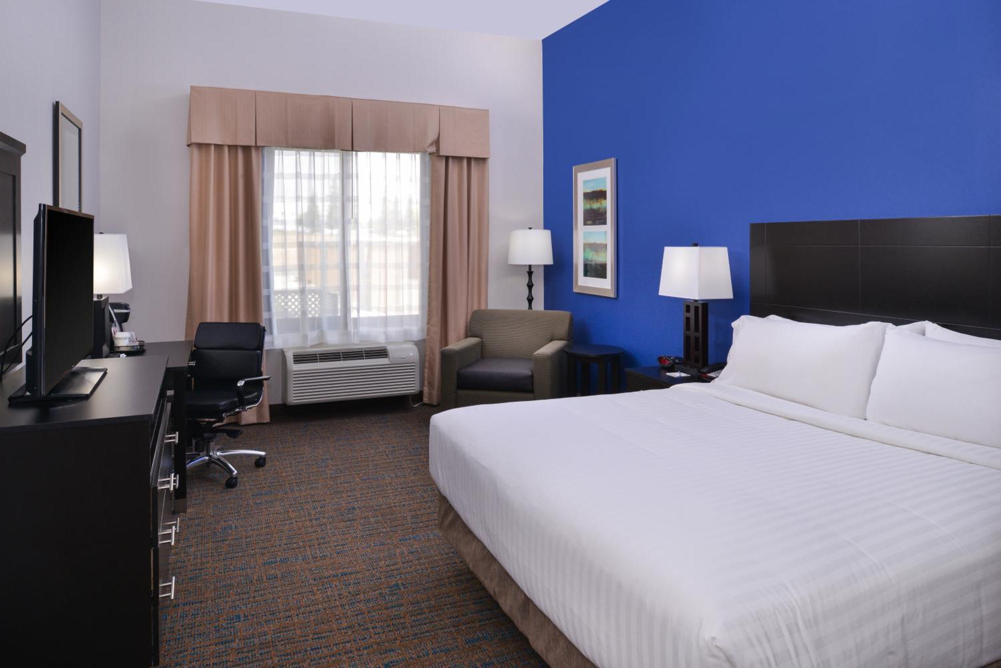 Standard King Room with Mobility Accessible Tub