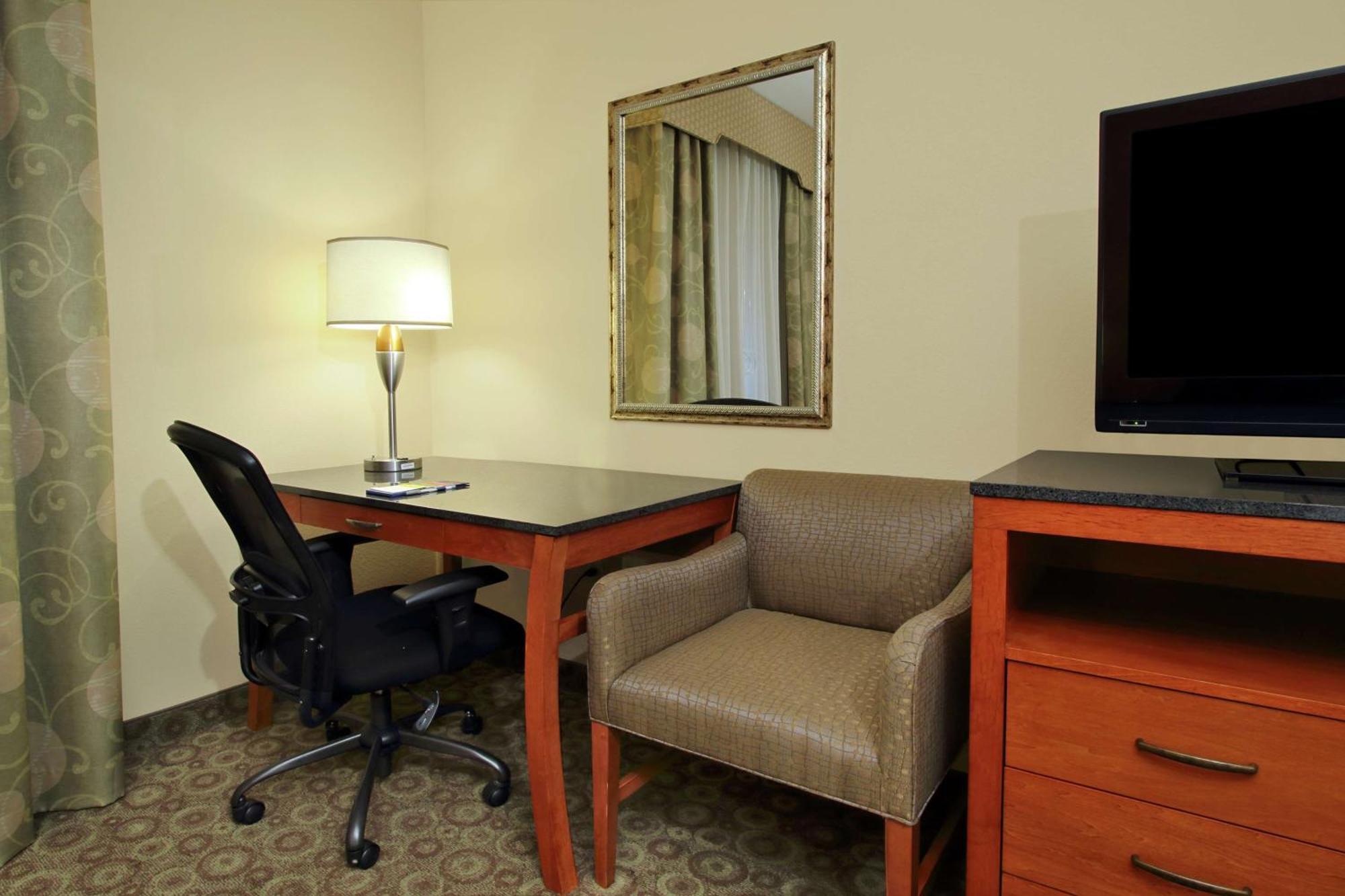 King Room with Roll-In Shower - Mobility and Hearing Access/Non-Smoking