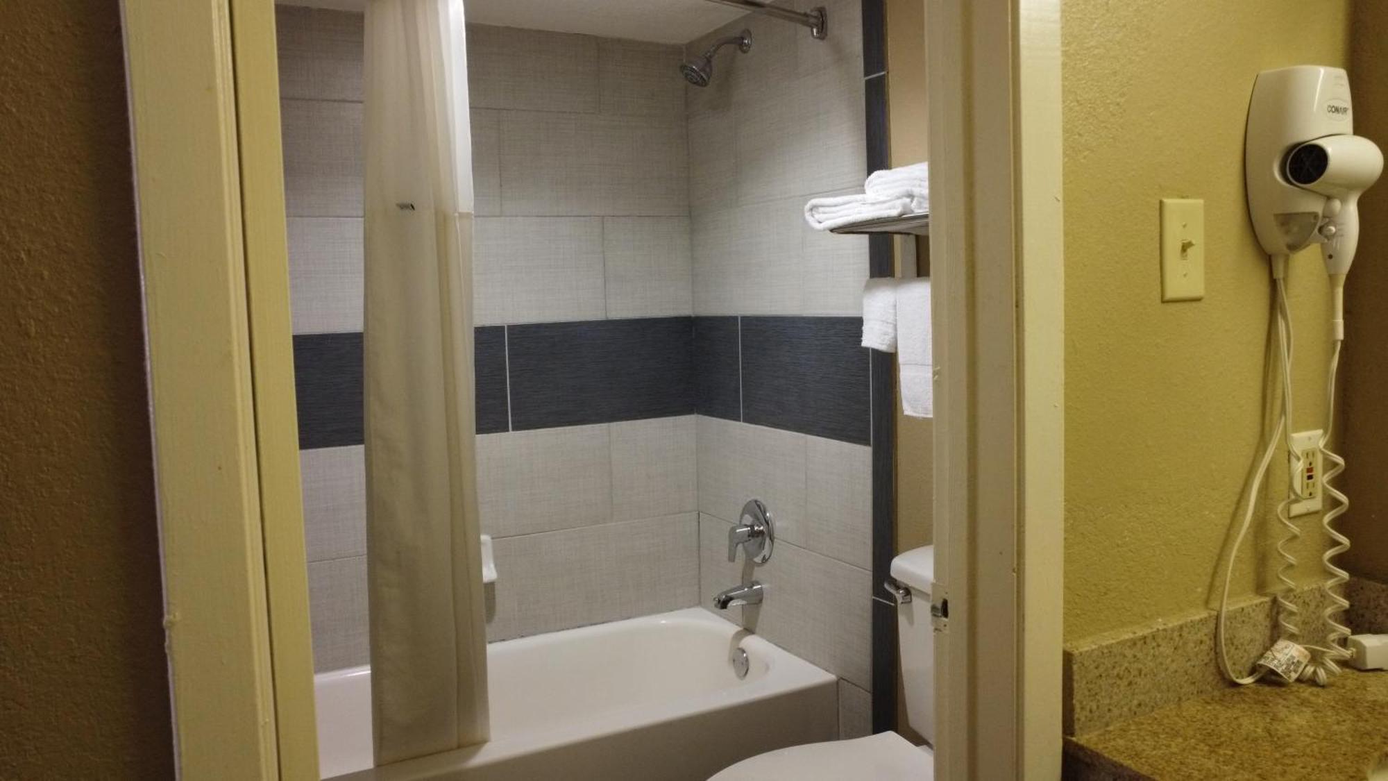 Deluxe Queen Room with Two Queen Beds - Non-Smoking