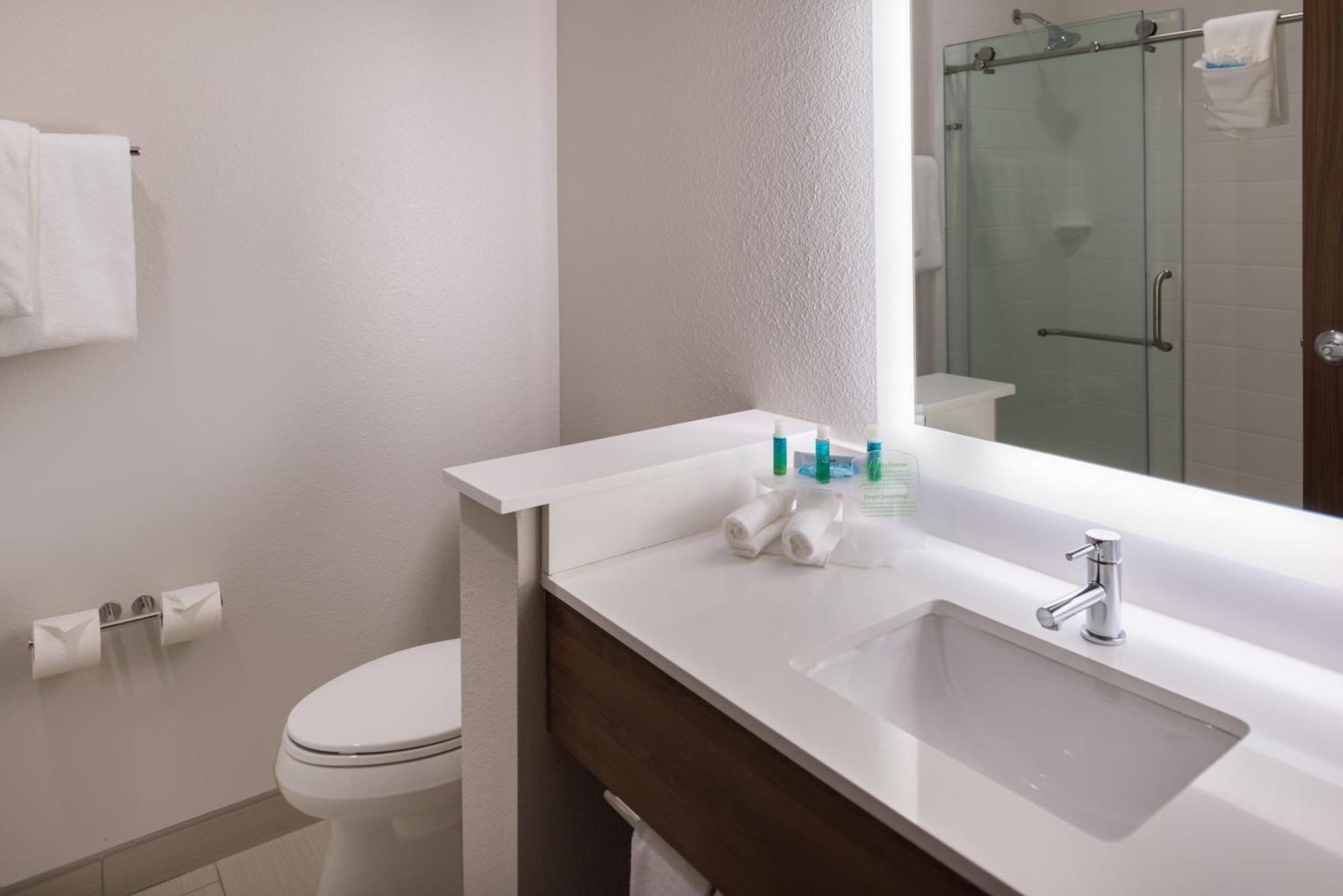 Room with Two Beds - Hearing Accessible - Non-Smoking