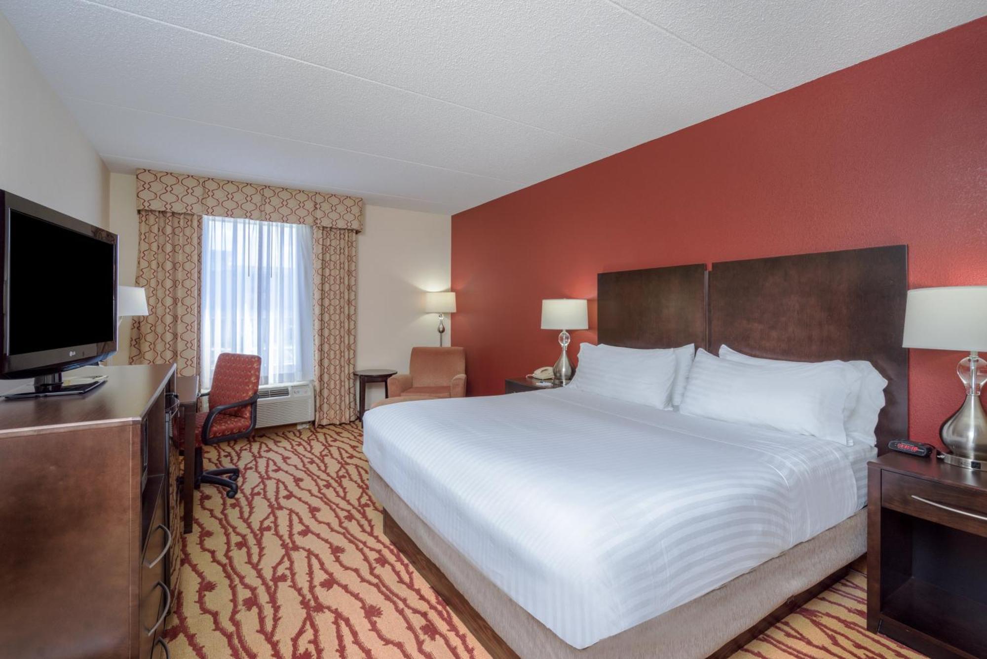 Standard King Room with Accessible Tub - Mobility Access