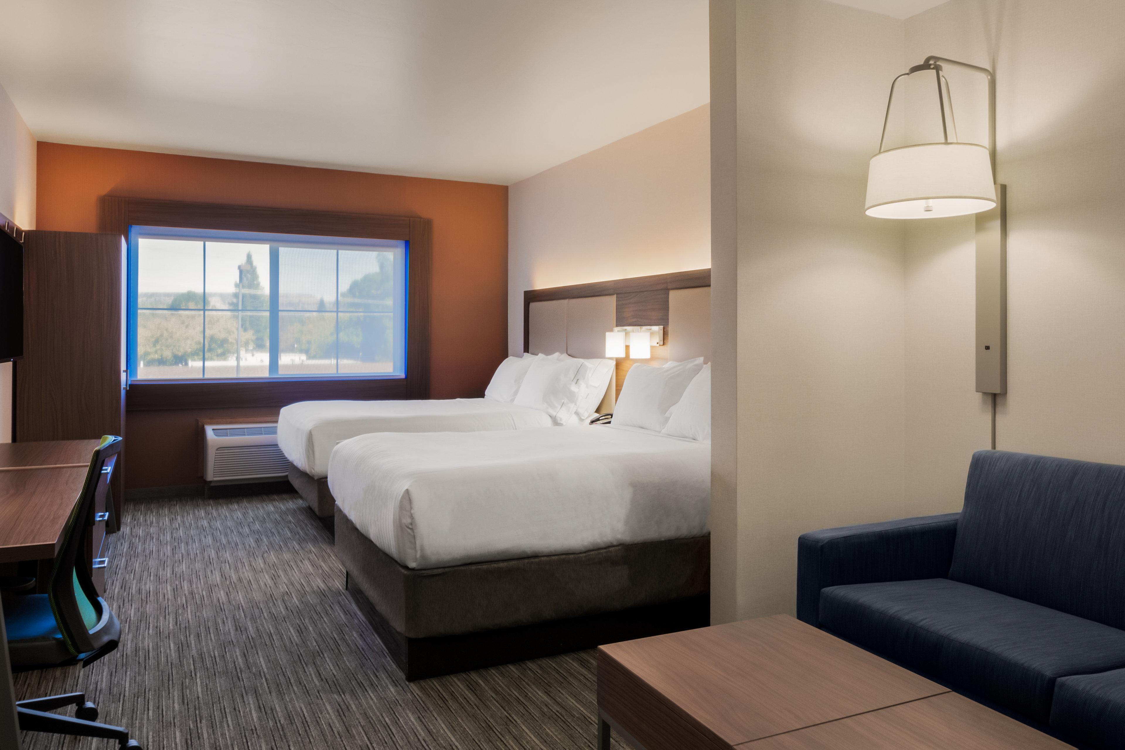 One-Bedroom Queen Suite
