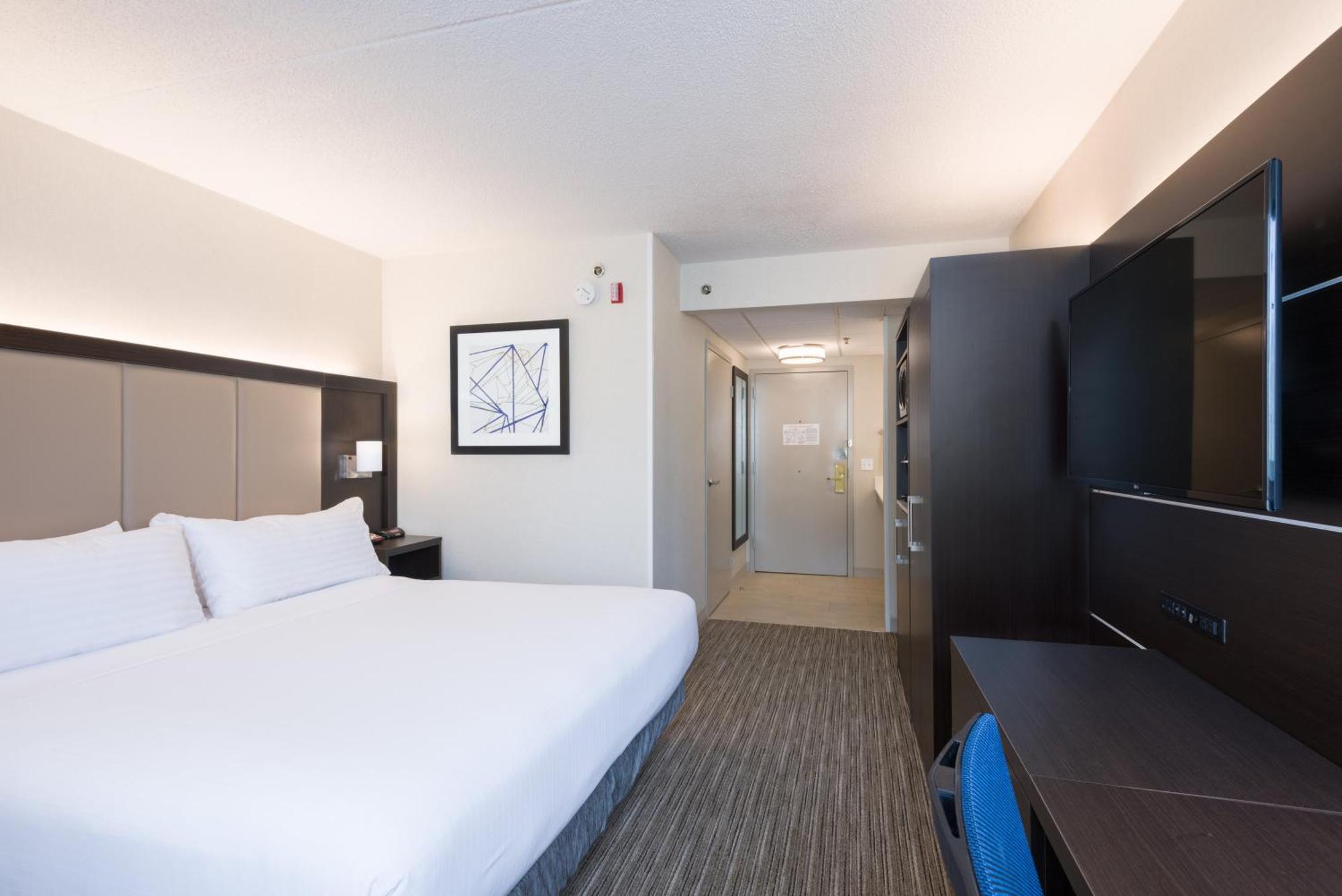 King Room with Mobility Accessible Roll-In Shower - Non-Smoking