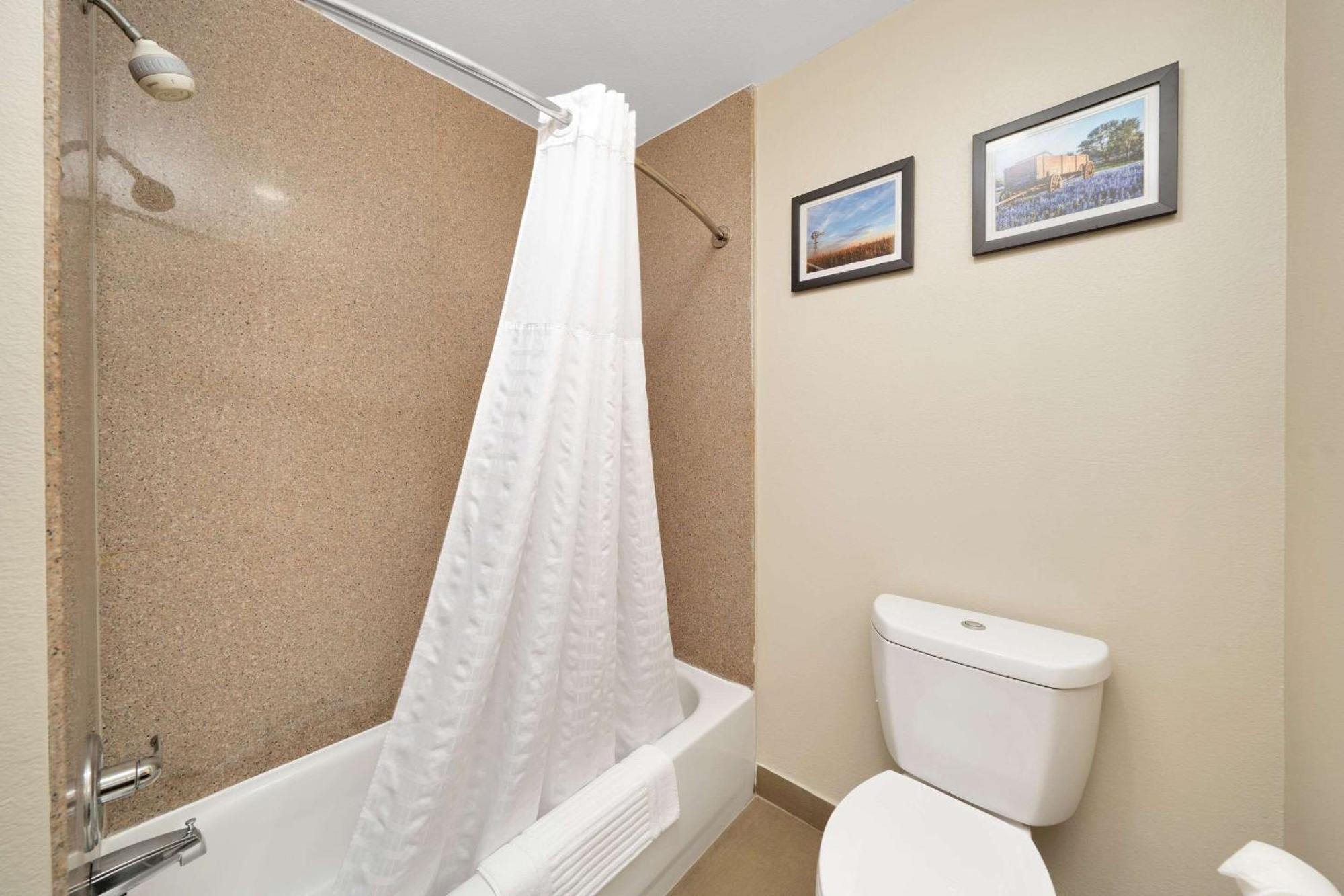 Queen Suite with Two Queen Beds - Non-Smoking