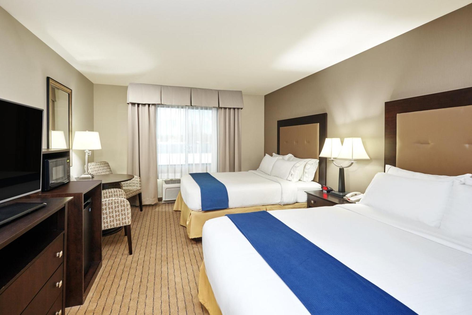 Standard Queen Room with Two Queen Beds