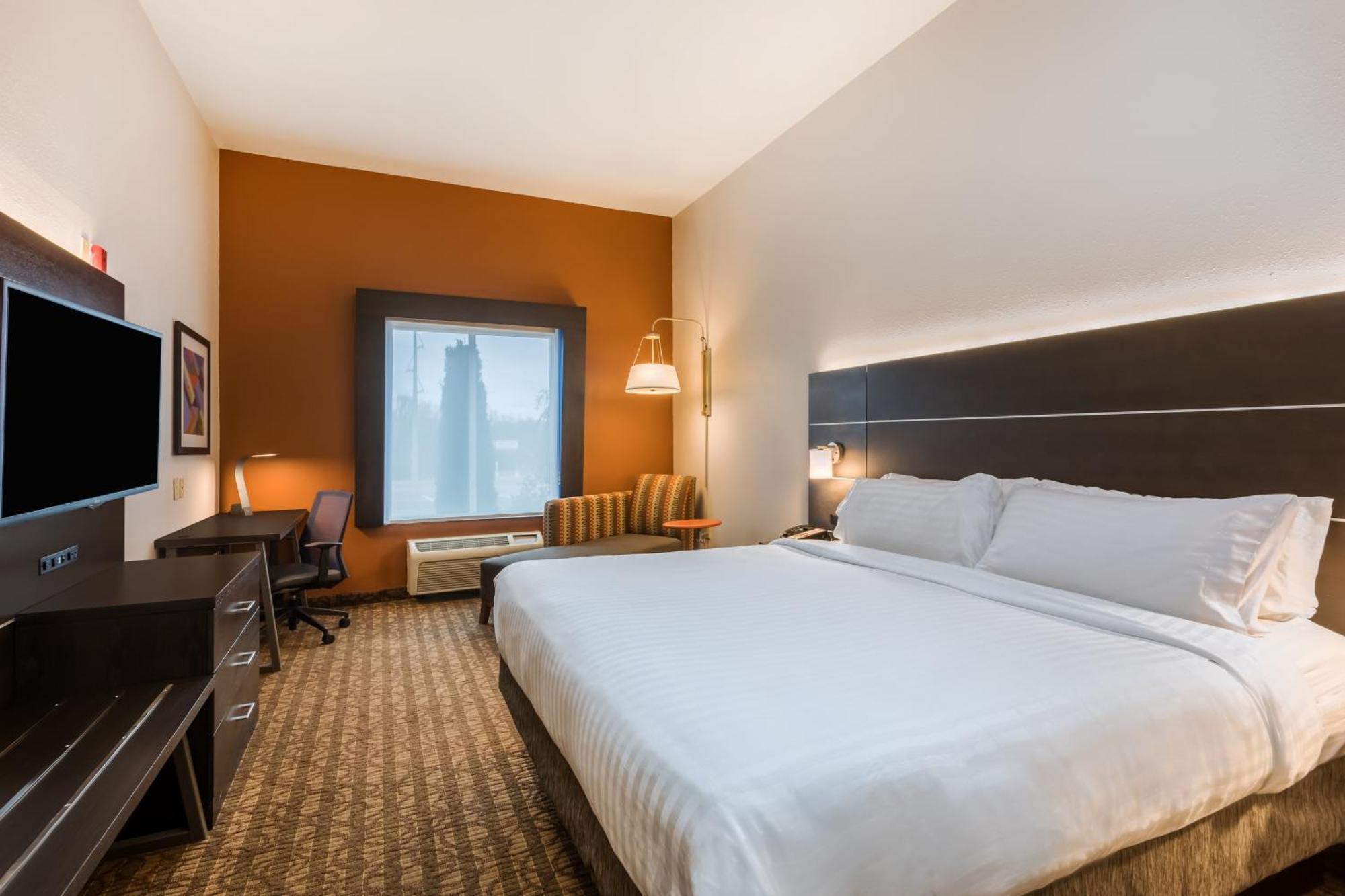 King Room - Hearing Accessible - Non-Smoking