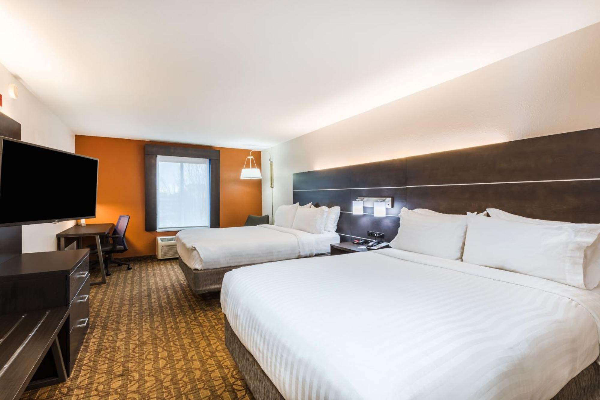 Queen Room with Two Queen Beds - Mobility Access Tub/Non-Smoking
