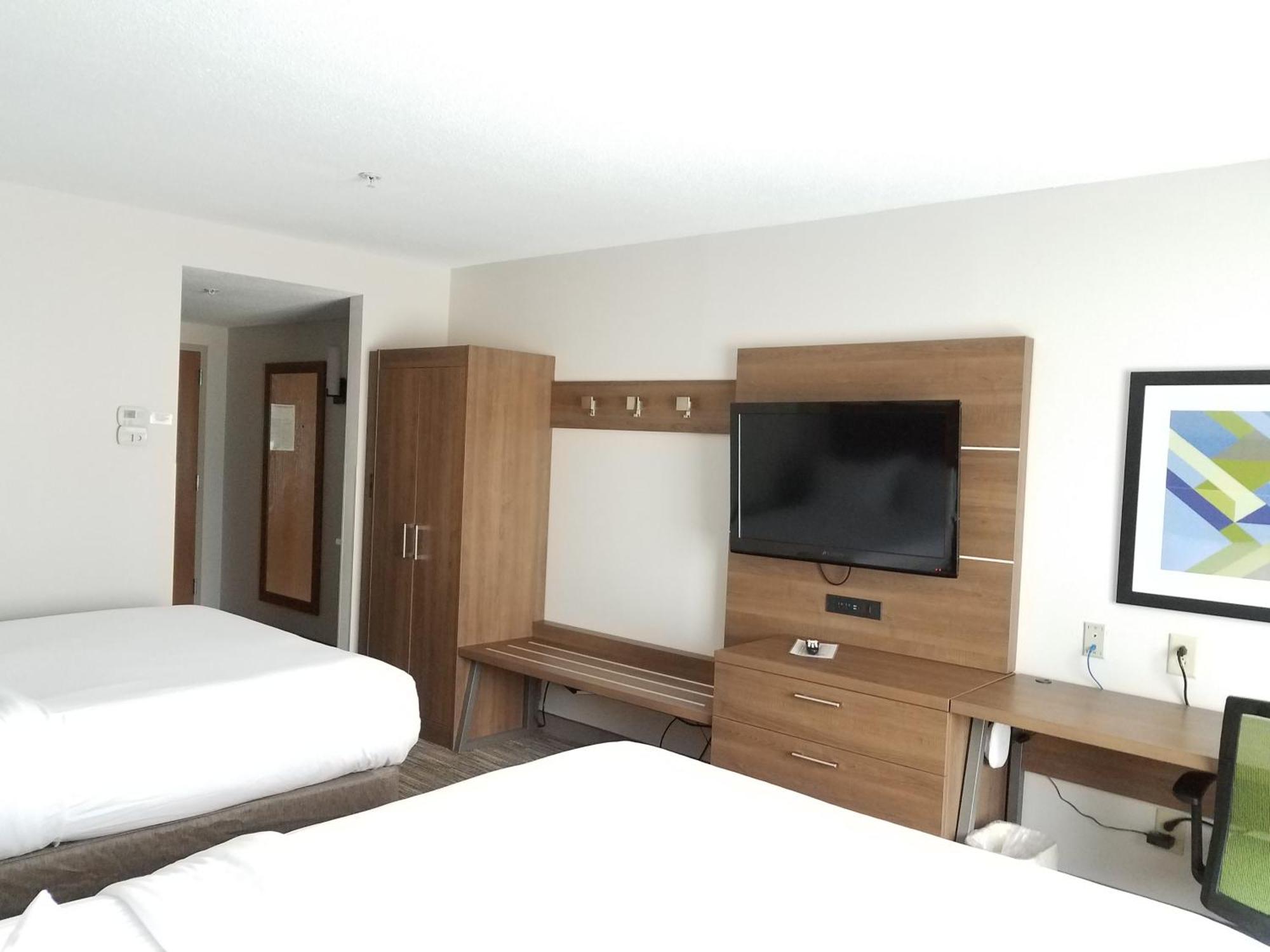 Standard Queen Room with Two Queen Beds