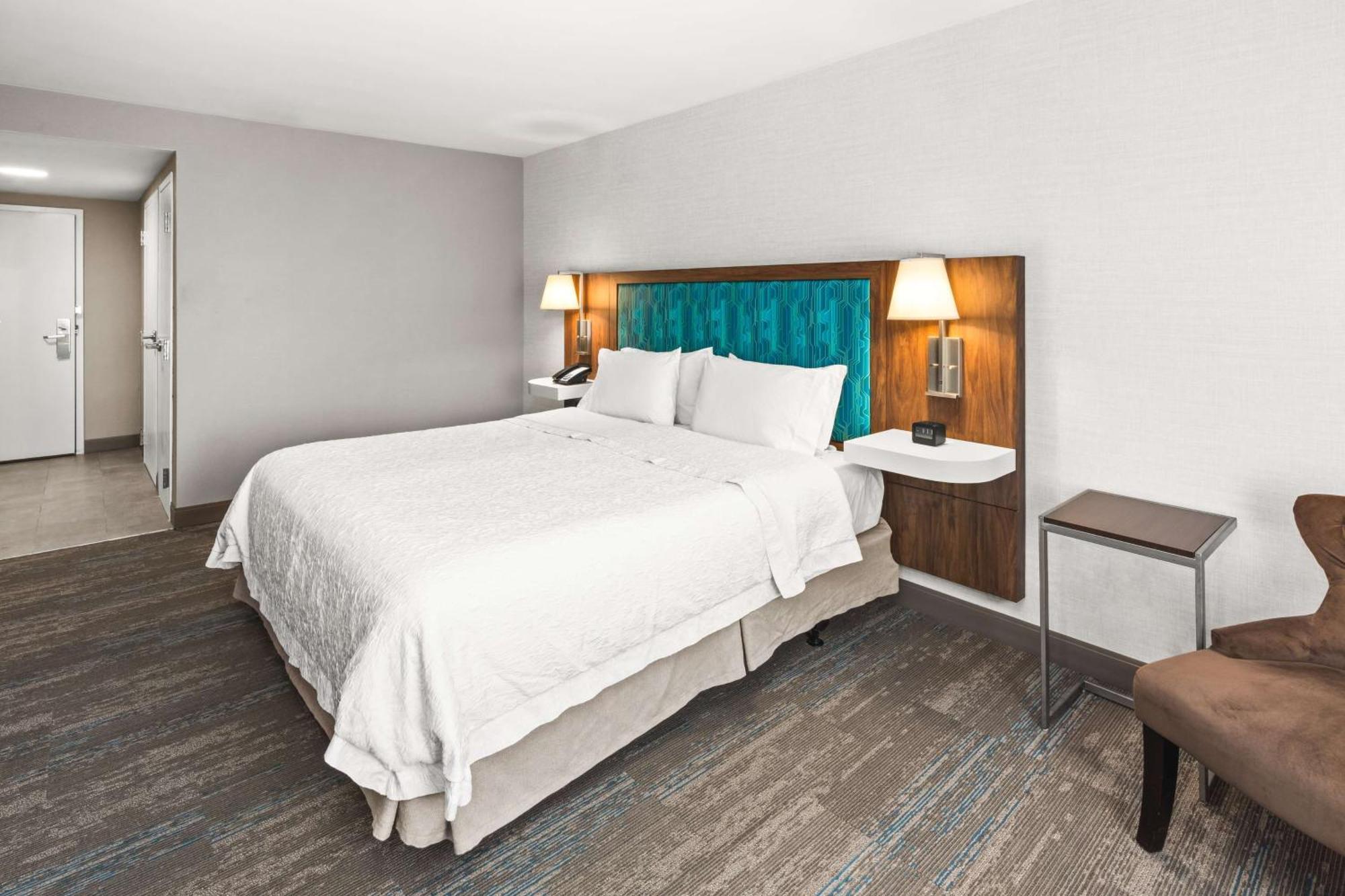 King Room with Accessible Tub - Mobility and Hearing Access/Non-Smoking