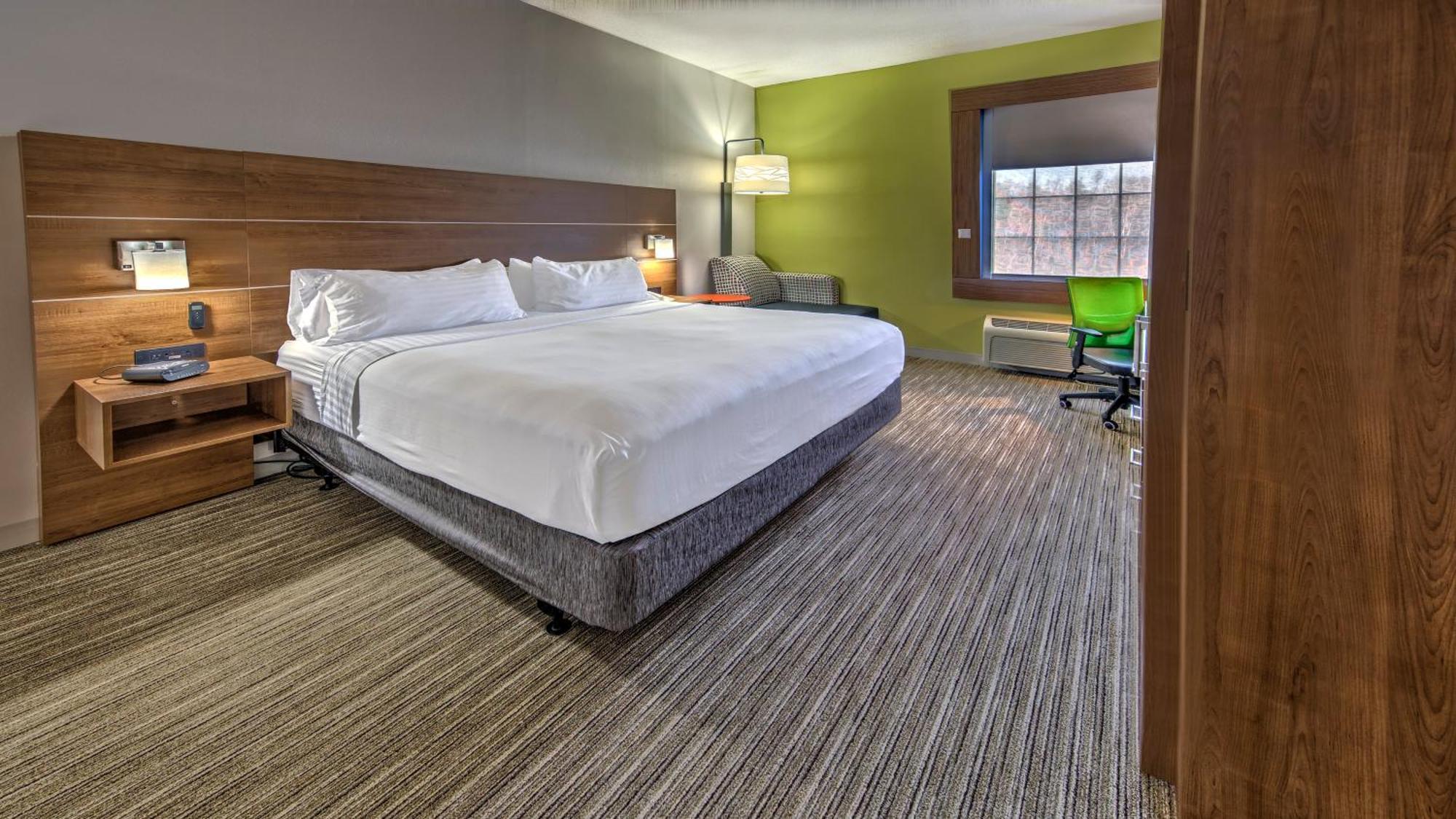 Standard King Room with Mobility Accessible Tub