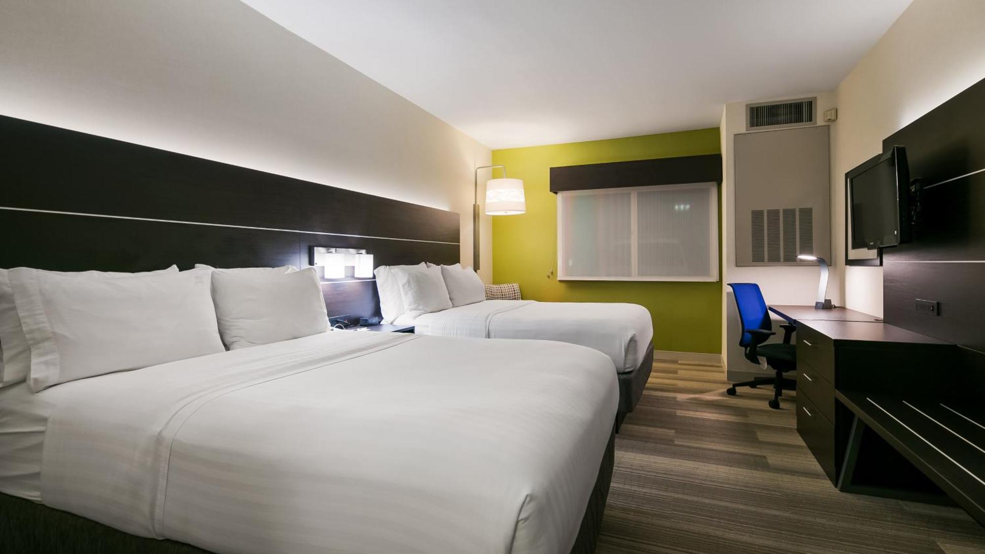Standard Queen Room with Two Queen Beds - Communications and Mobility Accessible