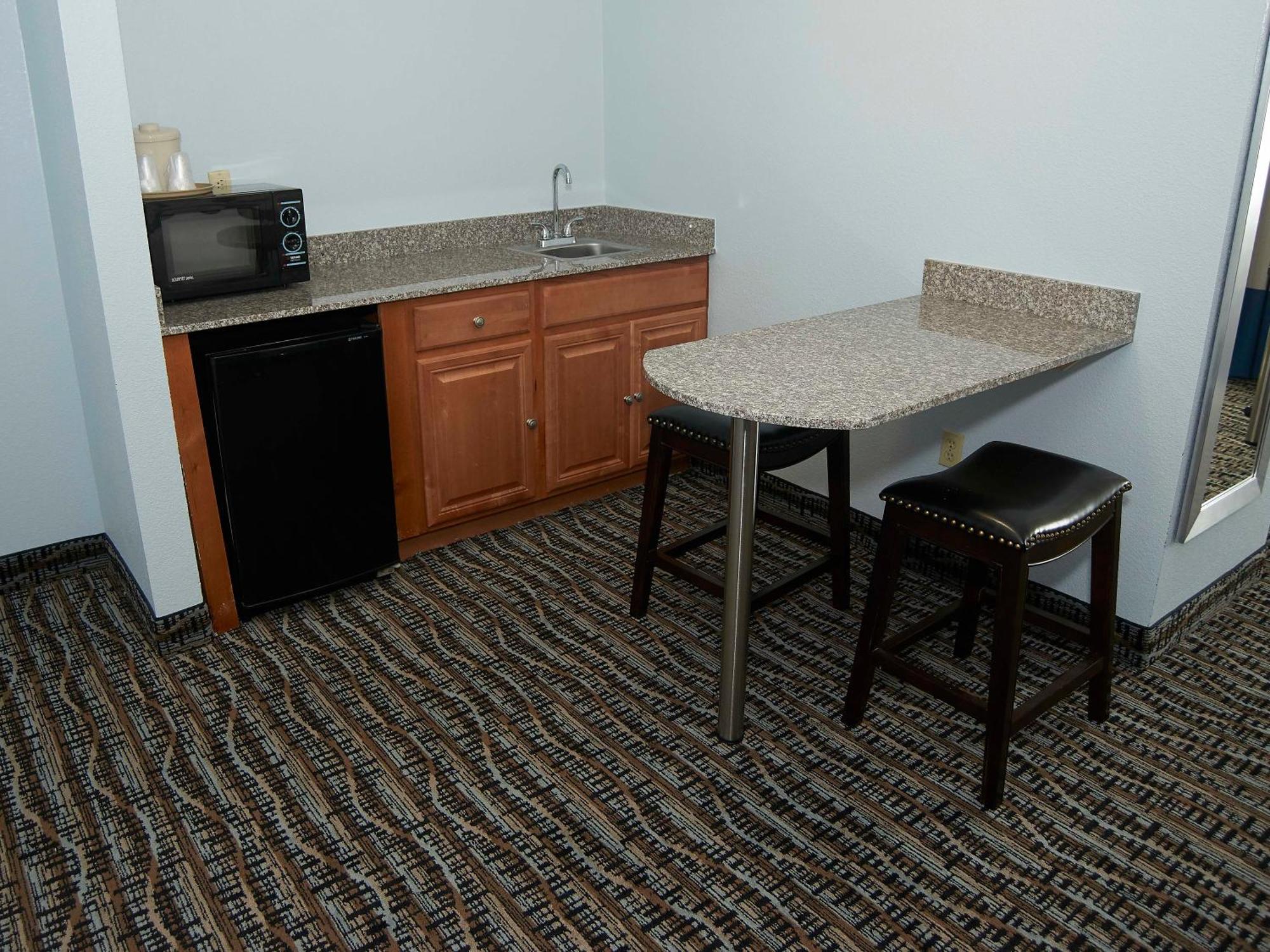 Accessible Poolside Suite Two Queen Beds