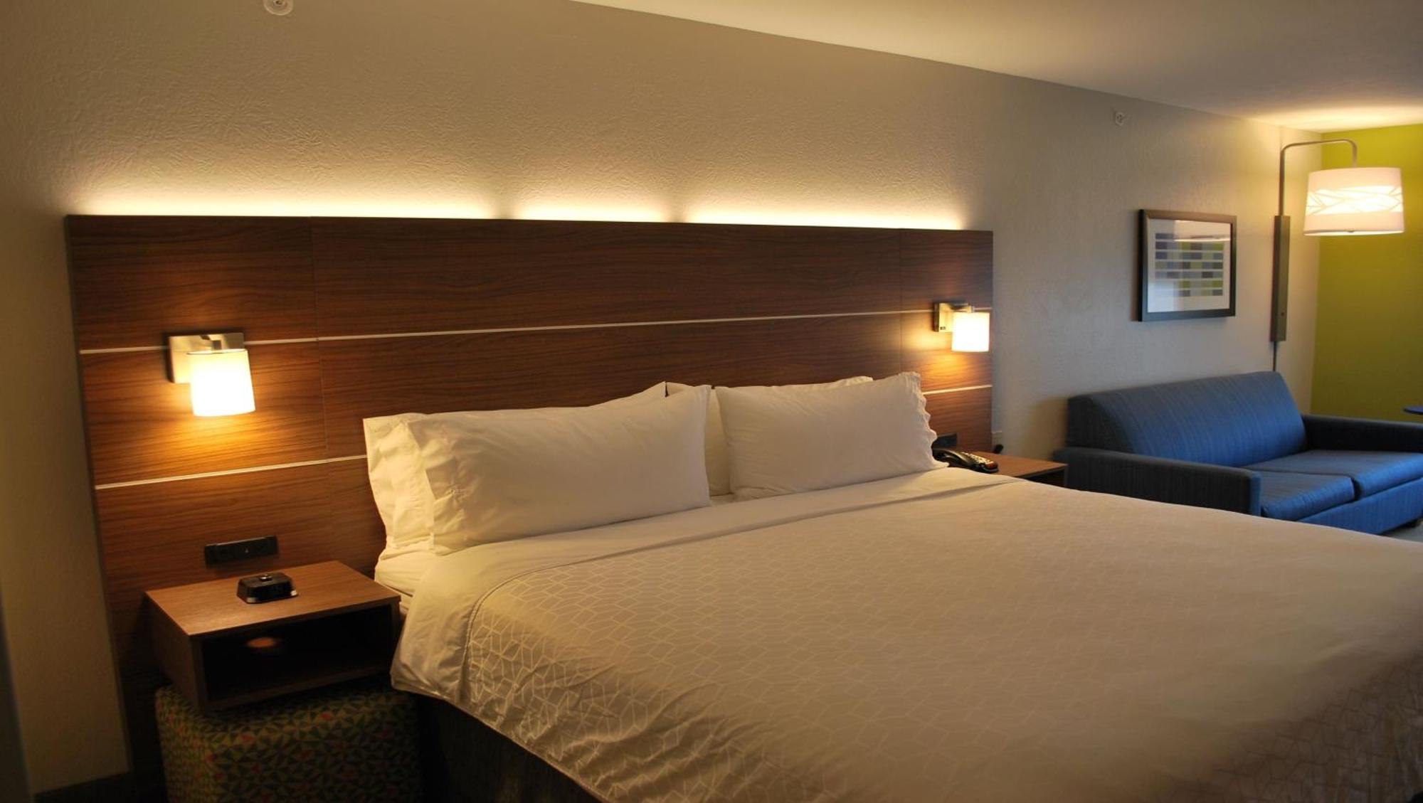Standard King Room with Sofa Bed