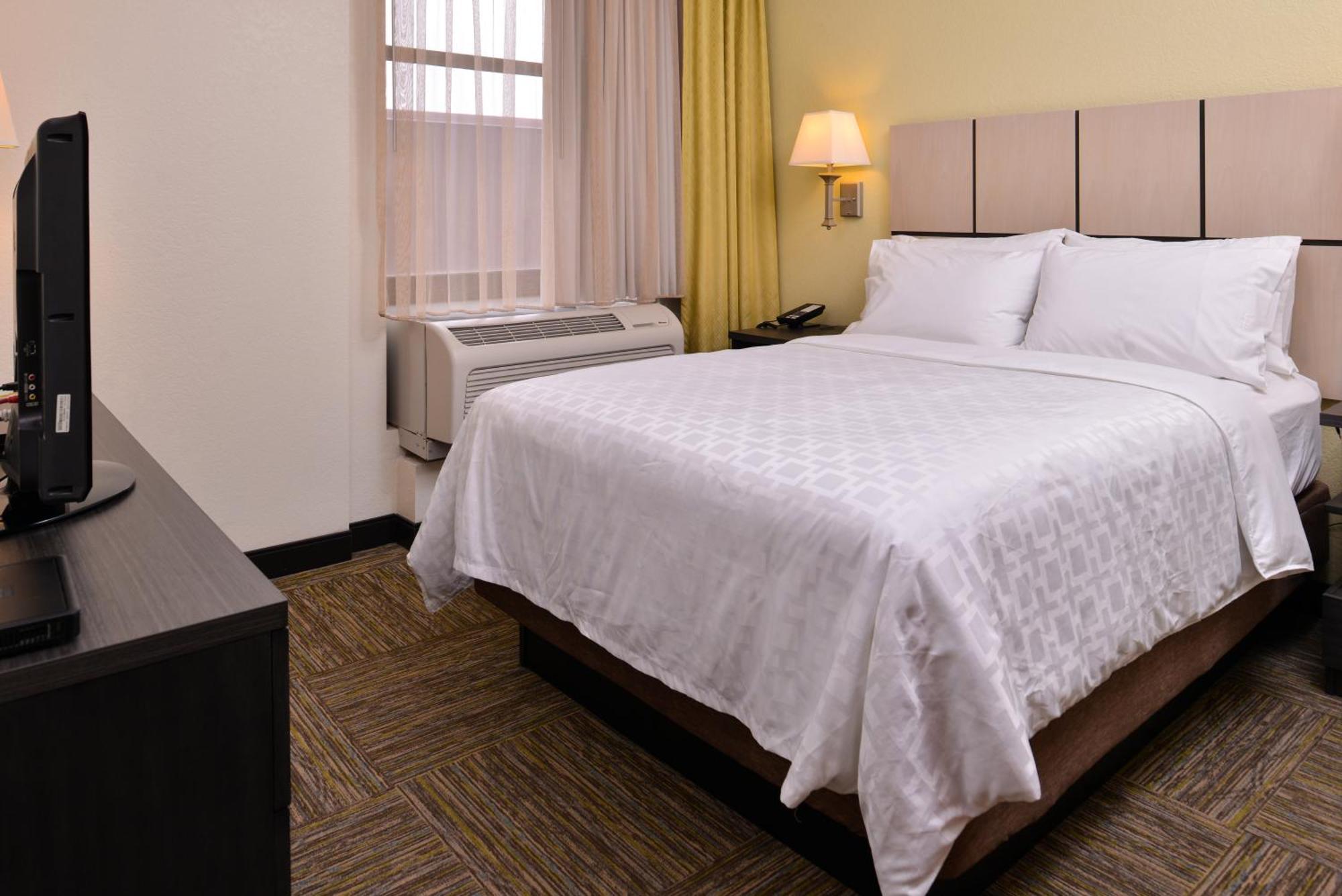One-Bedroom Queen Suite -Non-Smoking