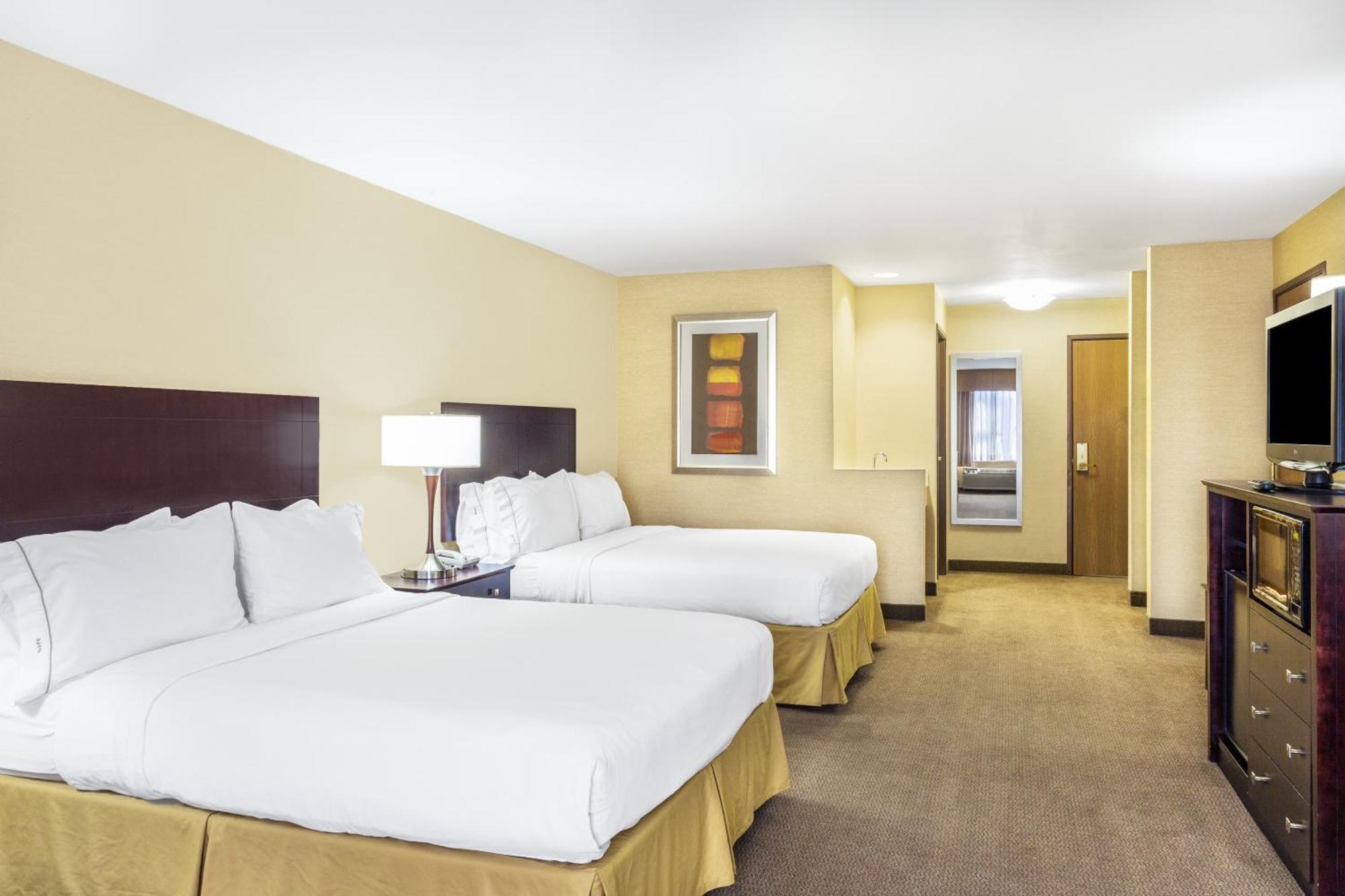 Standard Queen Room with Two Queen Beds