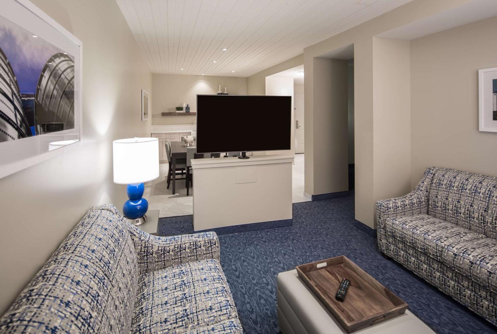 Junior King Suite with Seating Area