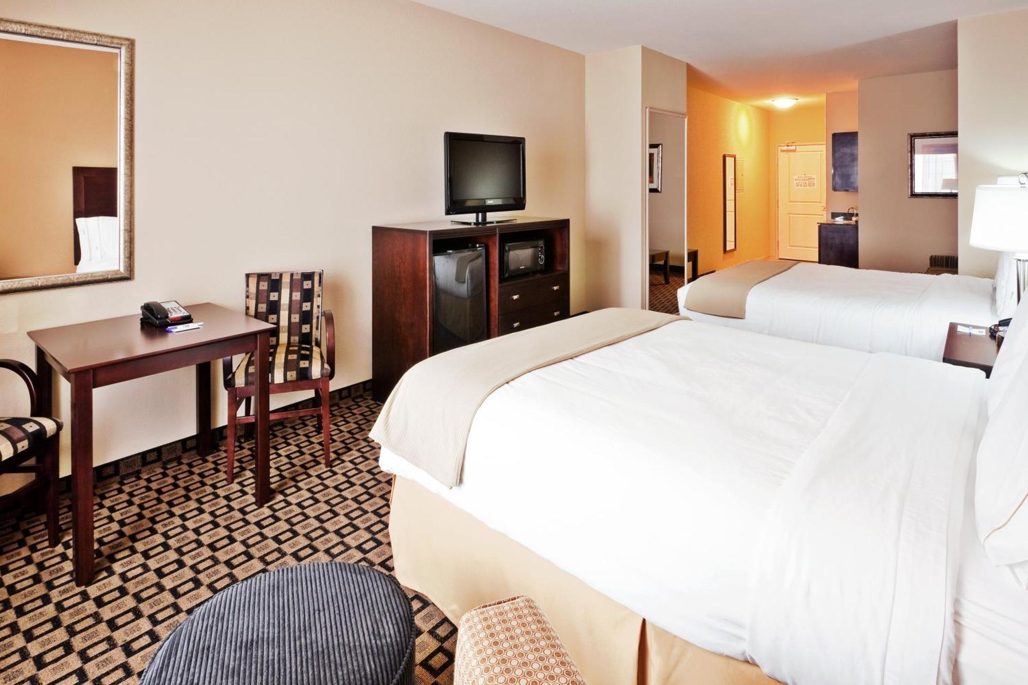 Standard Queen Room Two Queen Beds