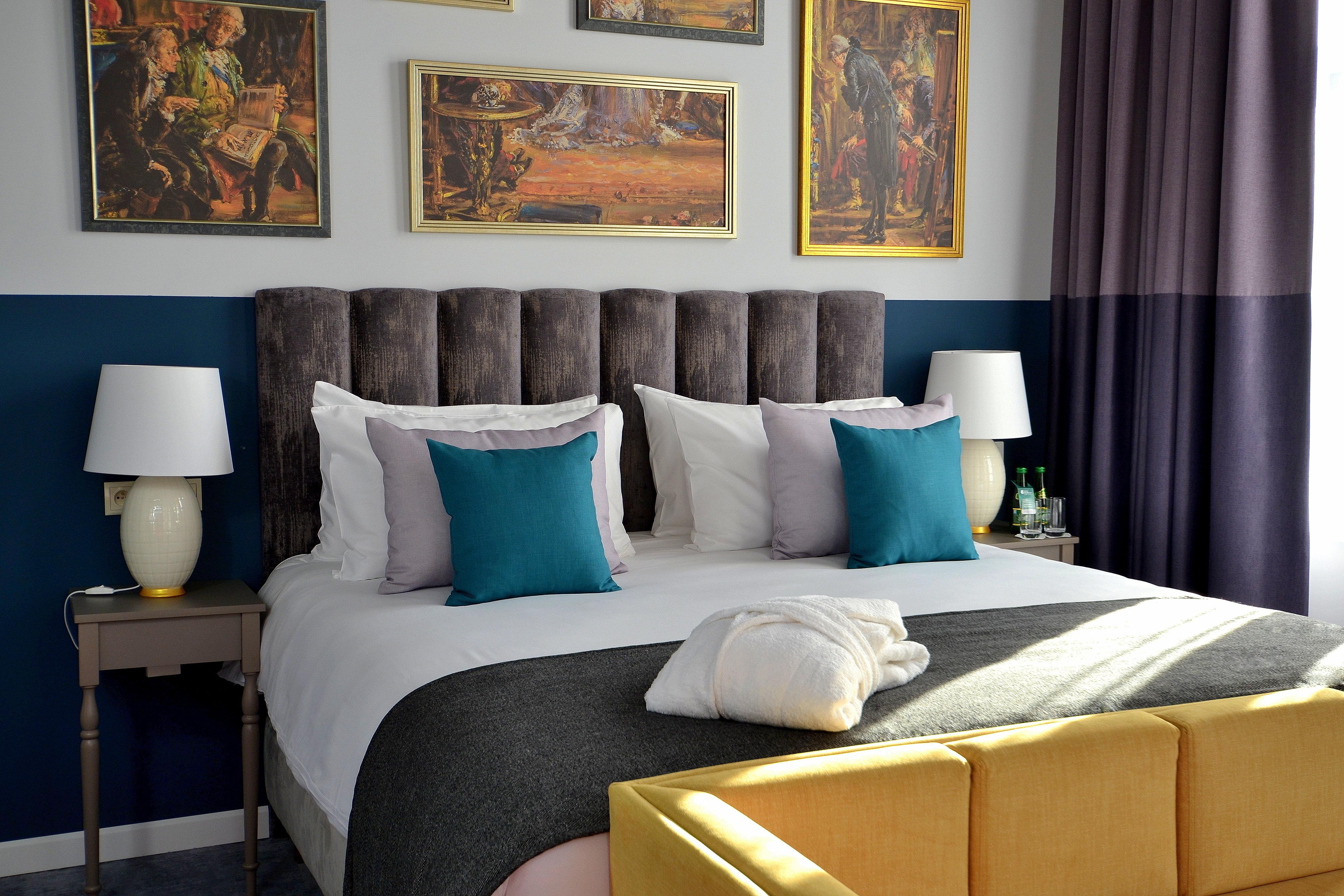 Standard Queen Room