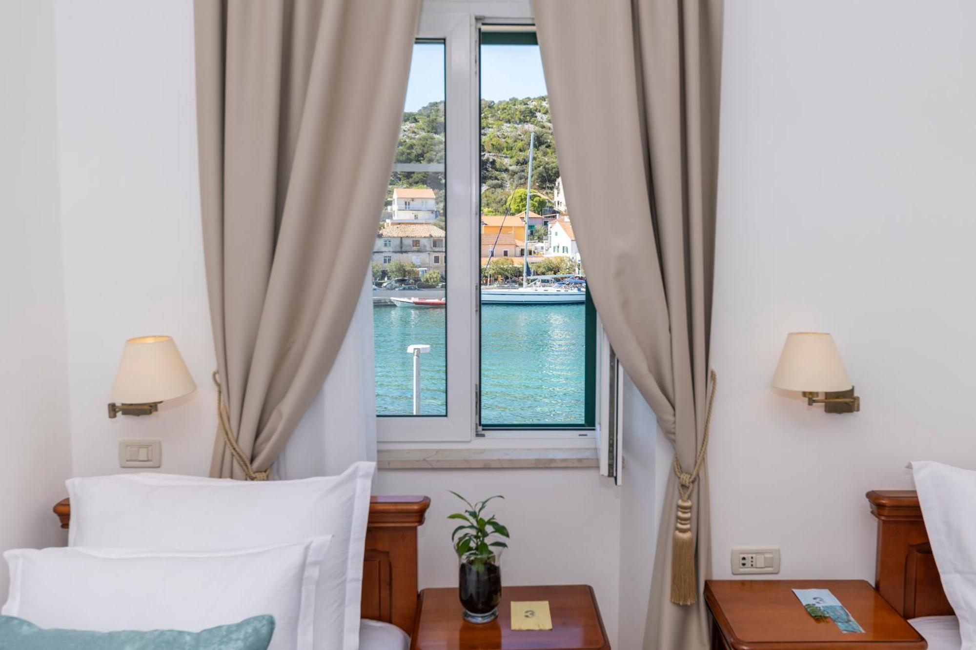 Deluxe Twin Room with Sea View,1452189214:JPEG
