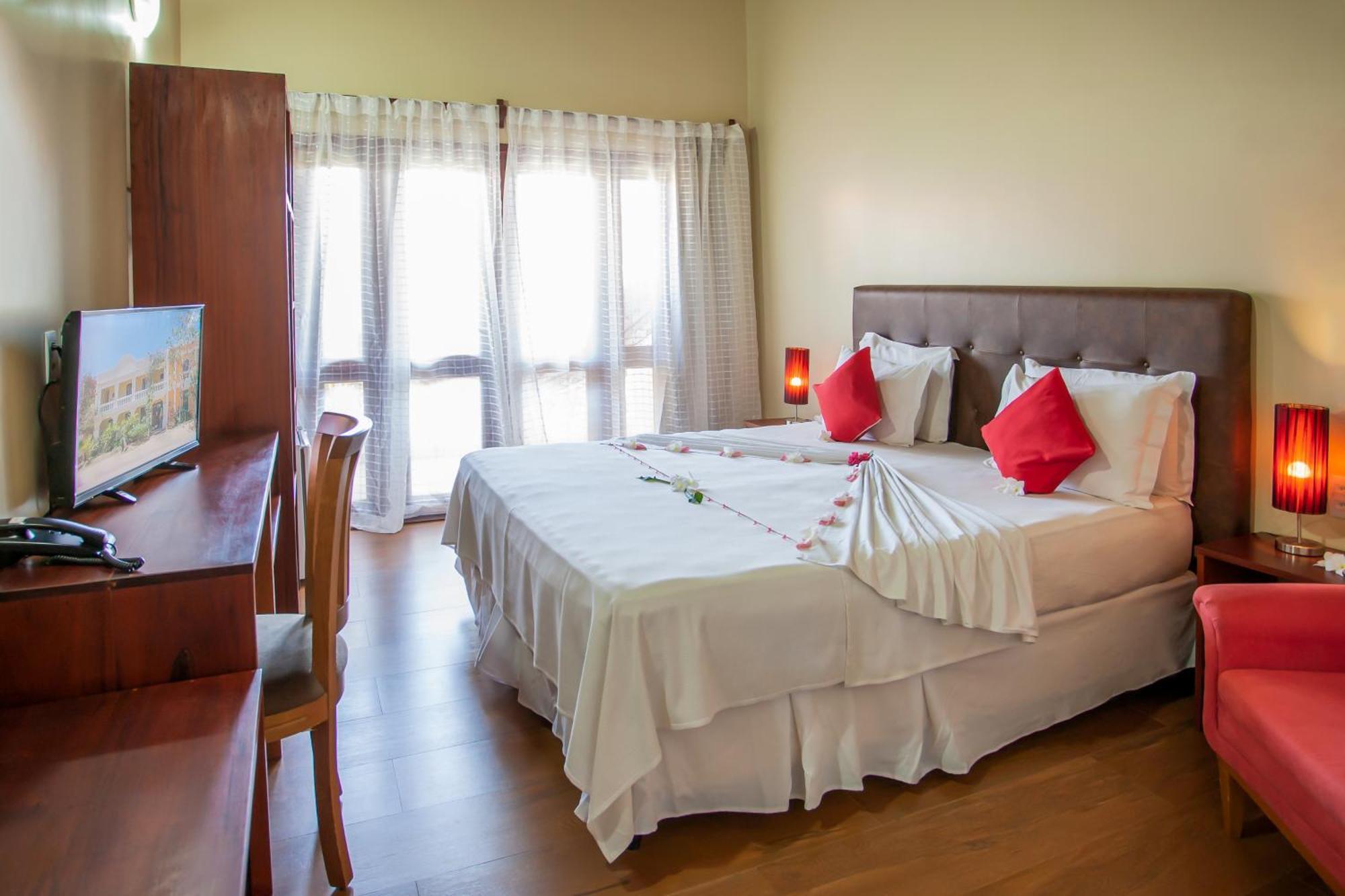 Quarto com Cama de Casal ou 2 de Solteiro e Varanda