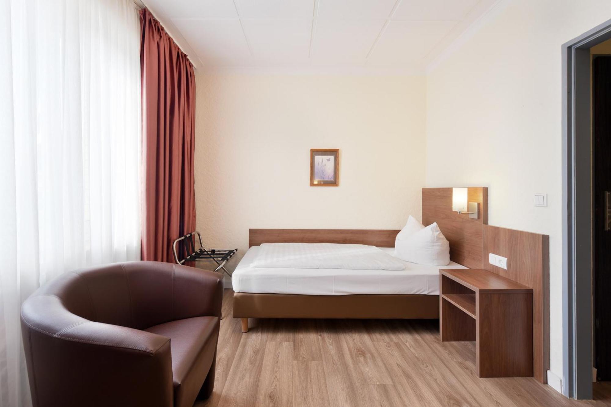 Single Room,655173402:JPEG